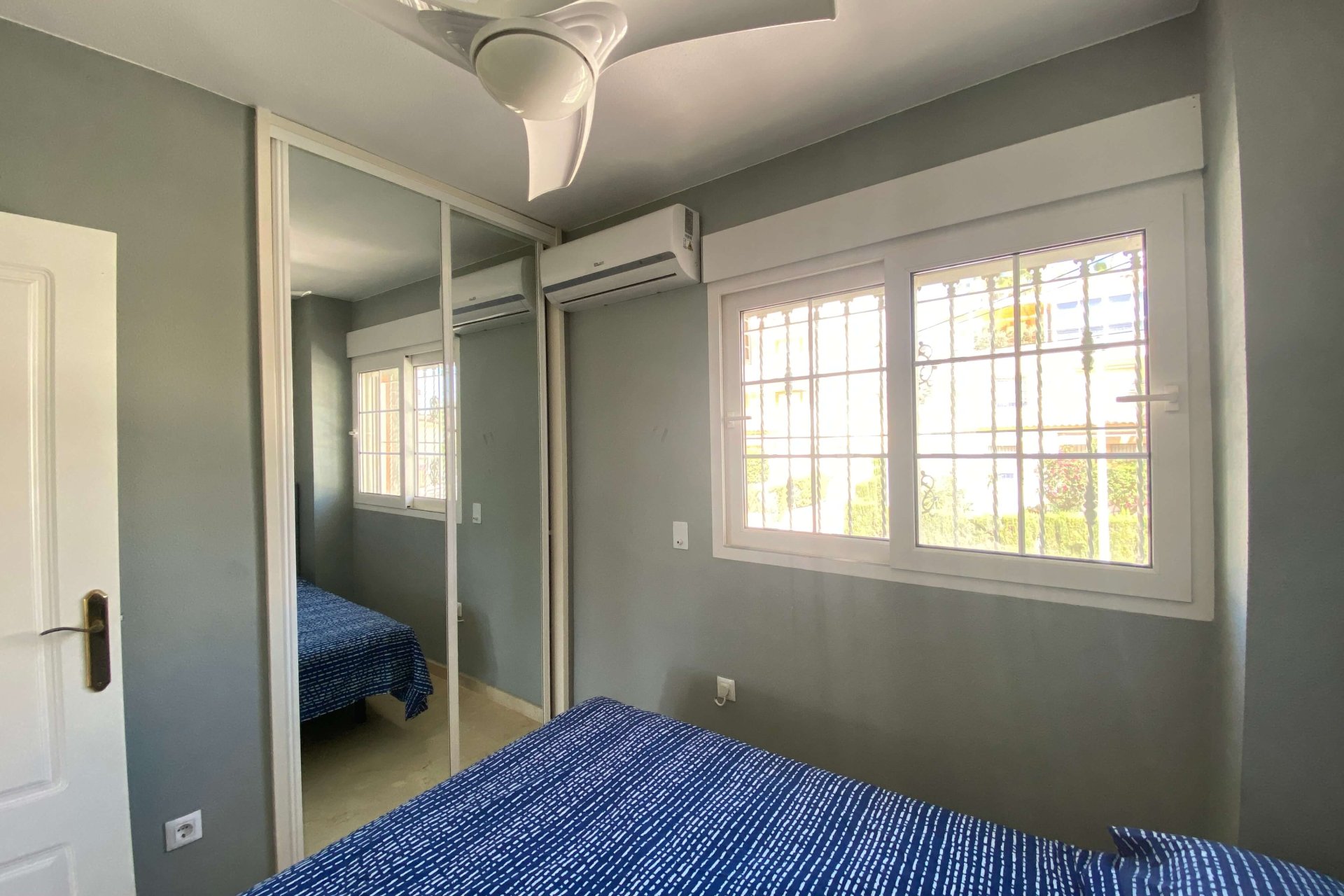 Resale - Villa / Semi detached - Villamartin