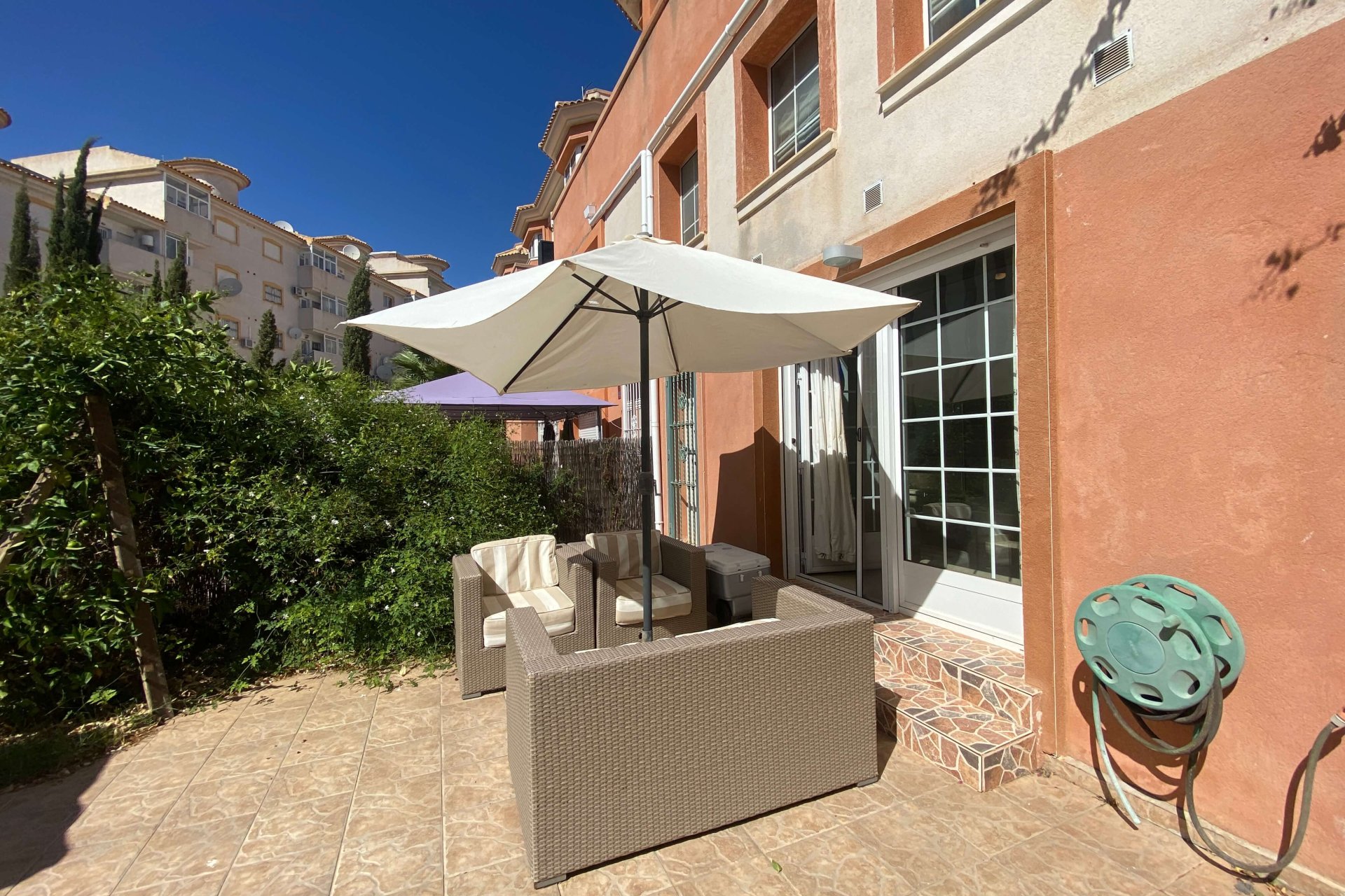 Resale - Villa / Semi detached - Villamartin