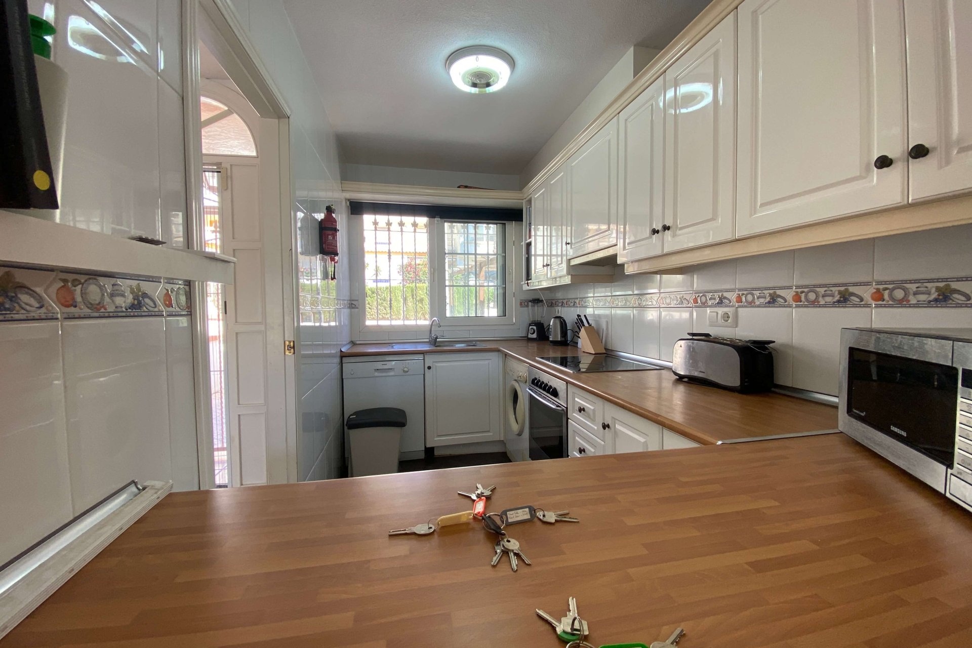 Resale - Villa / Semi detached - Villamartin