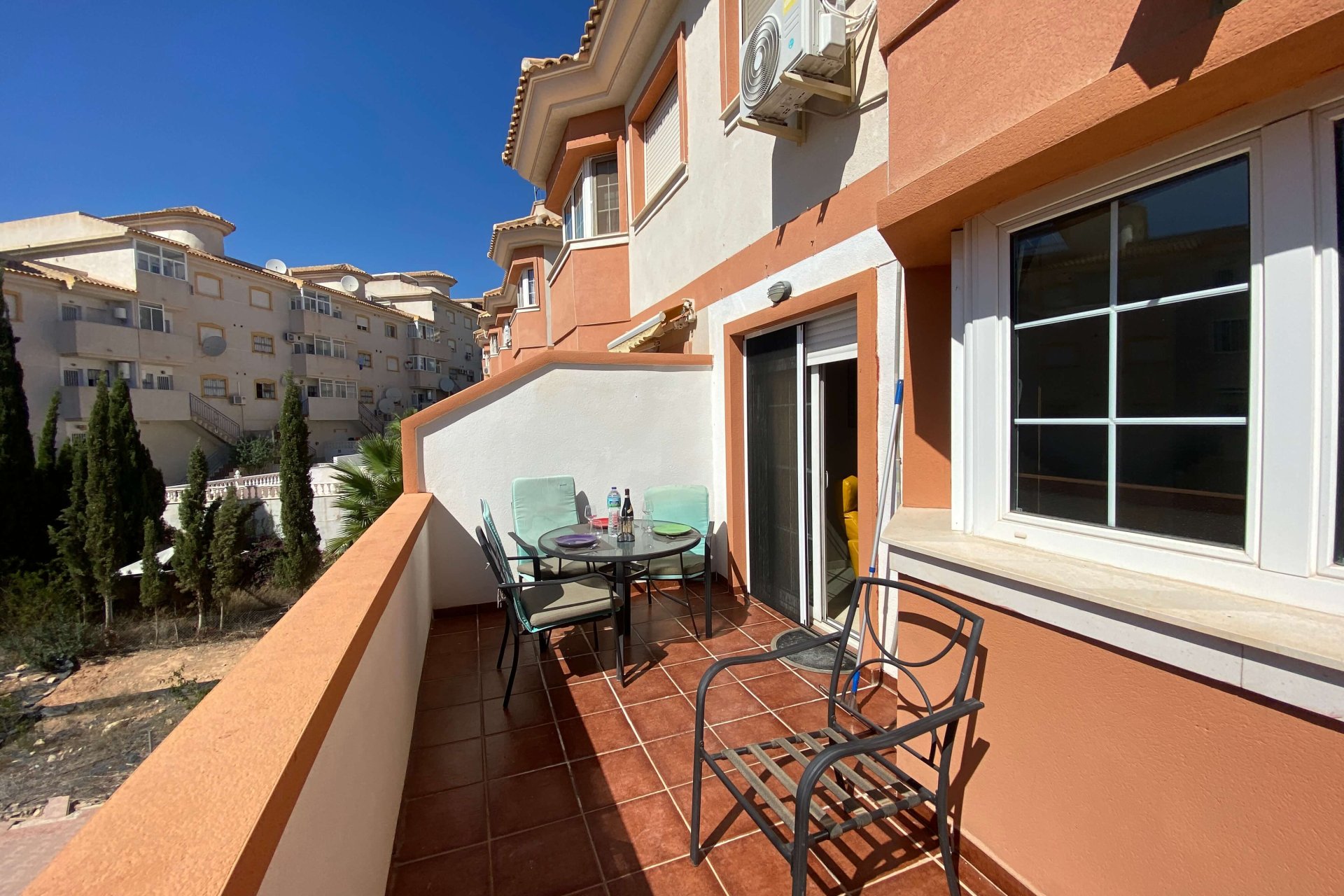Resale - Villa / Semi detached - Villamartin