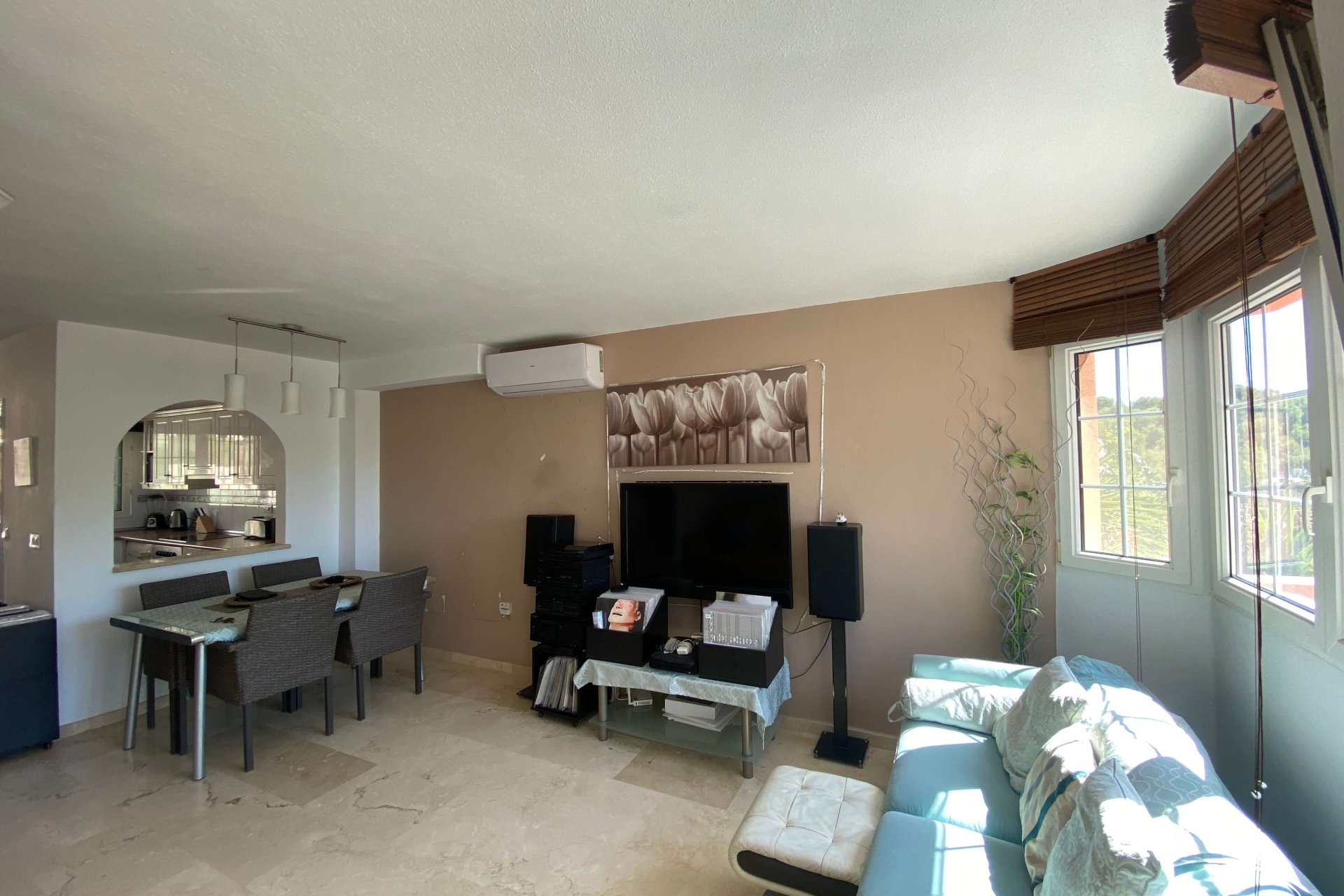 Resale - Villa / Semi detached - Villamartin