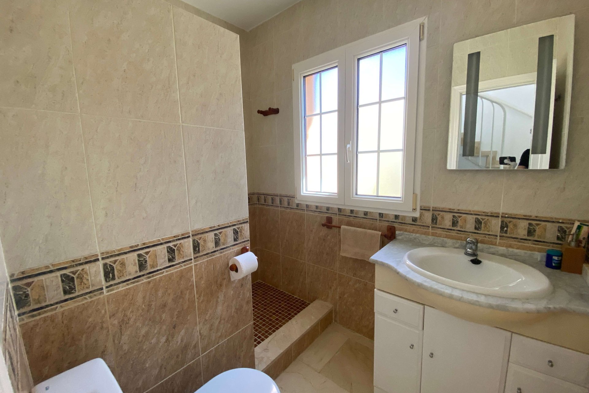 Resale - Villa / Semi detached - Villamartin