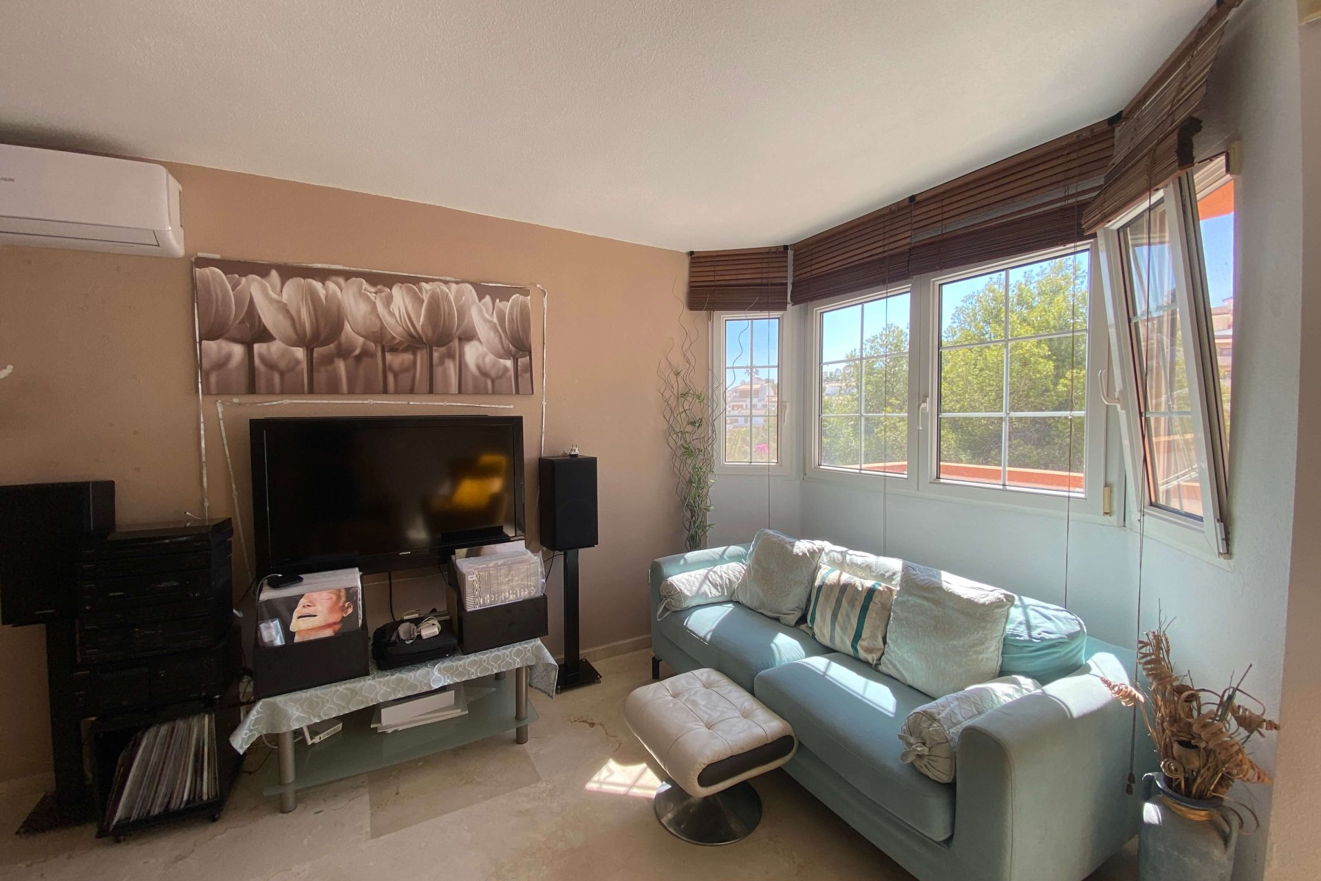 Resale - Villa / Semi detached - Villamartin