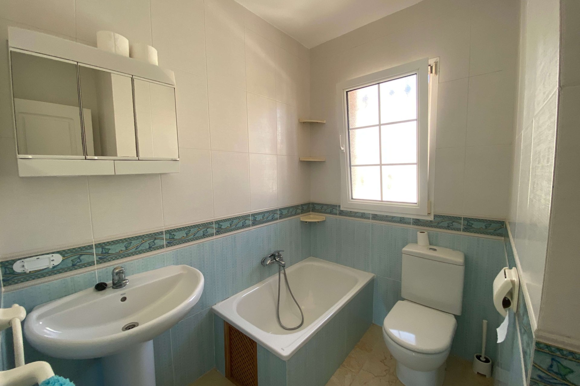 Resale - Villa / Semi detached - Villamartin