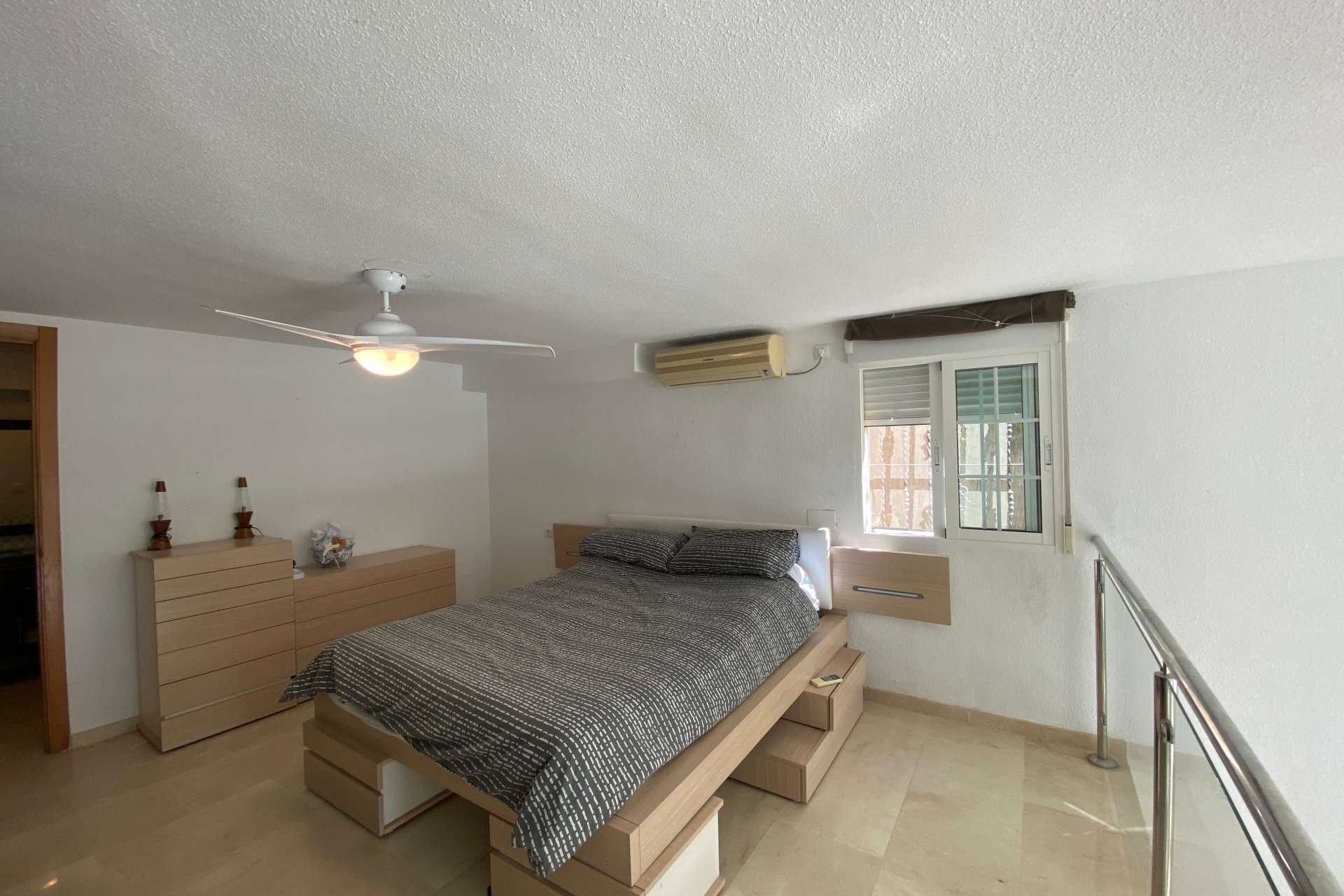 Resale - Villa / Semi detached - Villamartin