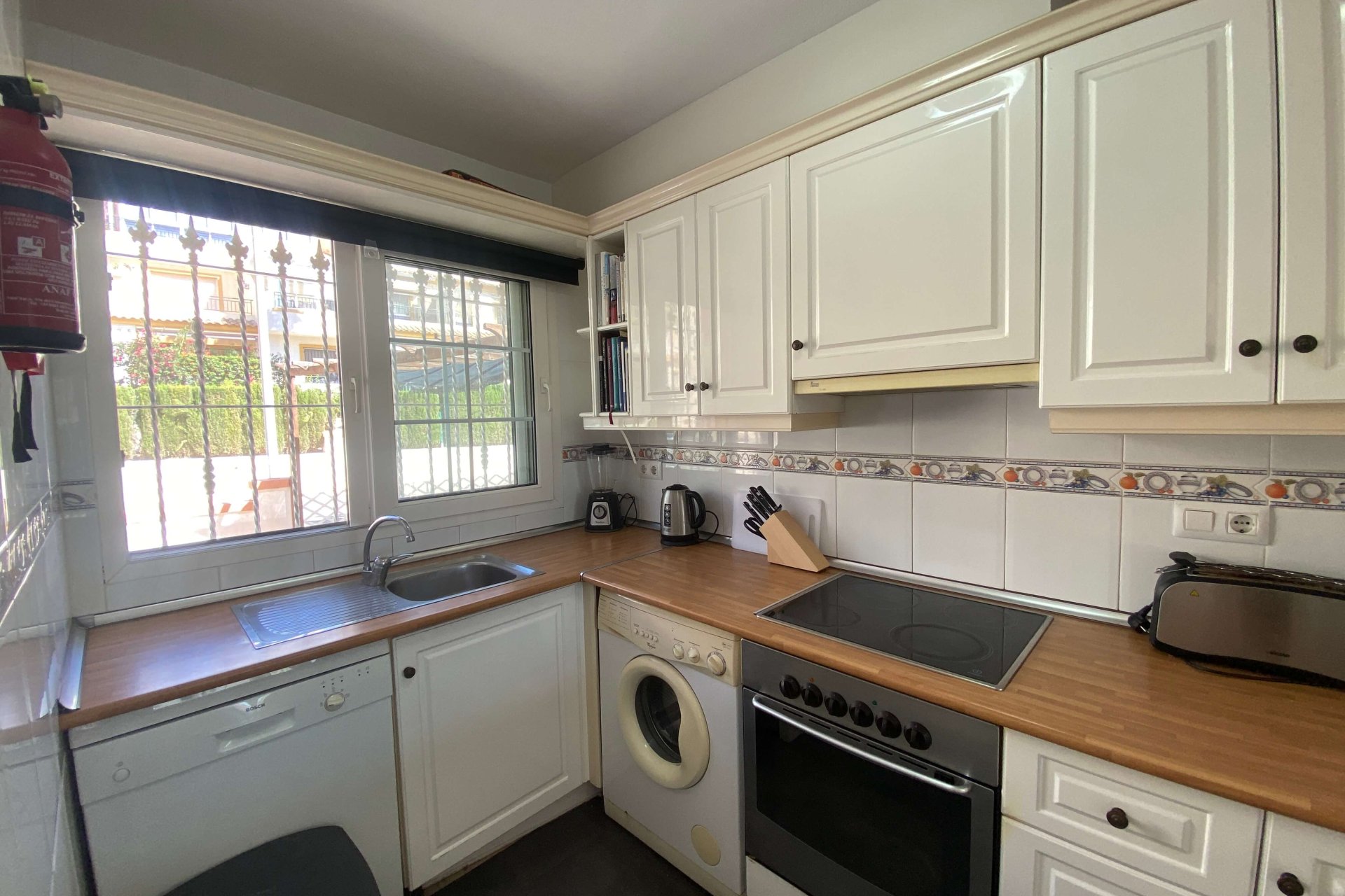 Resale - Villa / Semi detached - Villamartin
