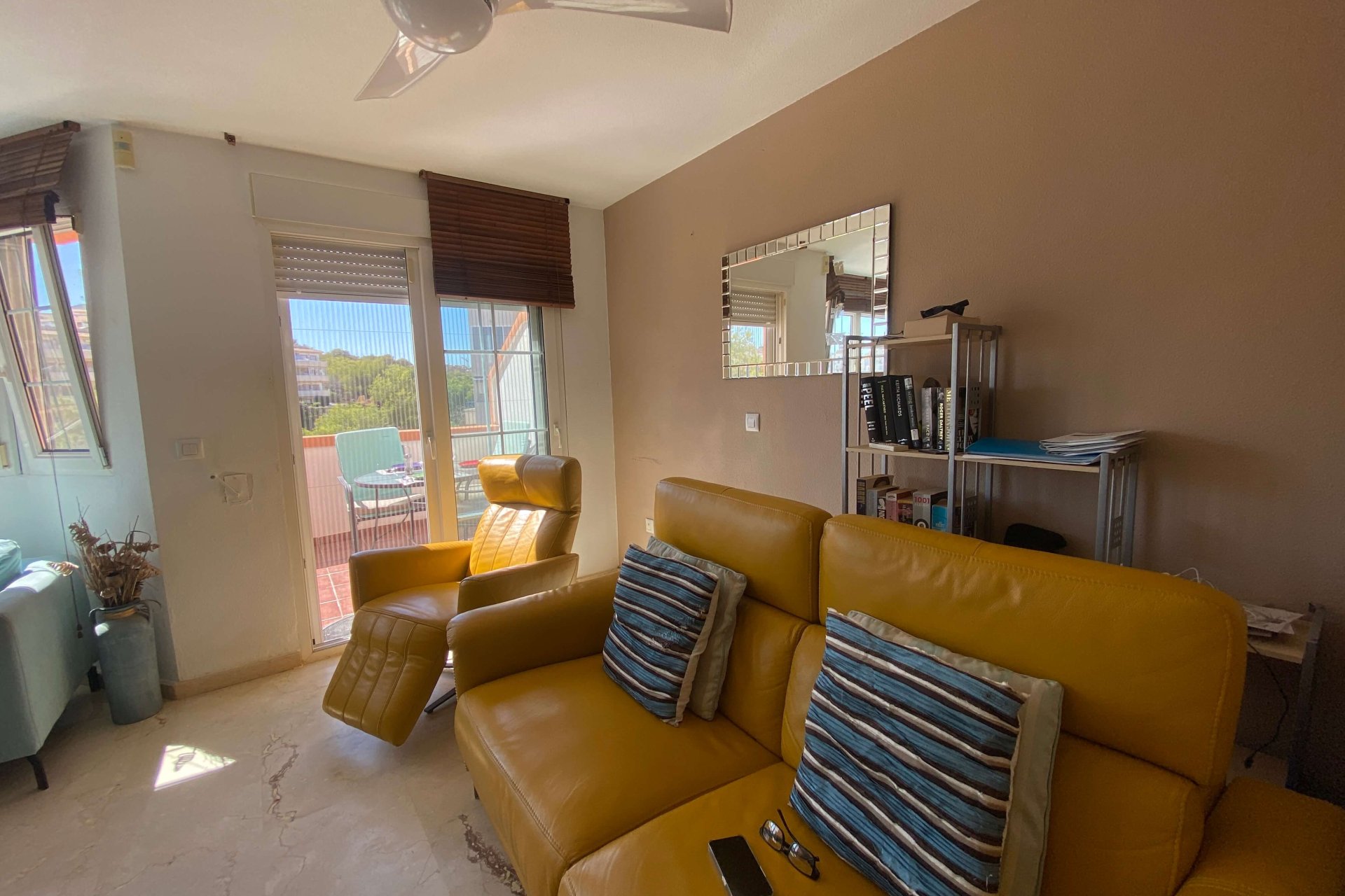 Resale - Villa / Semi detached - Villamartin