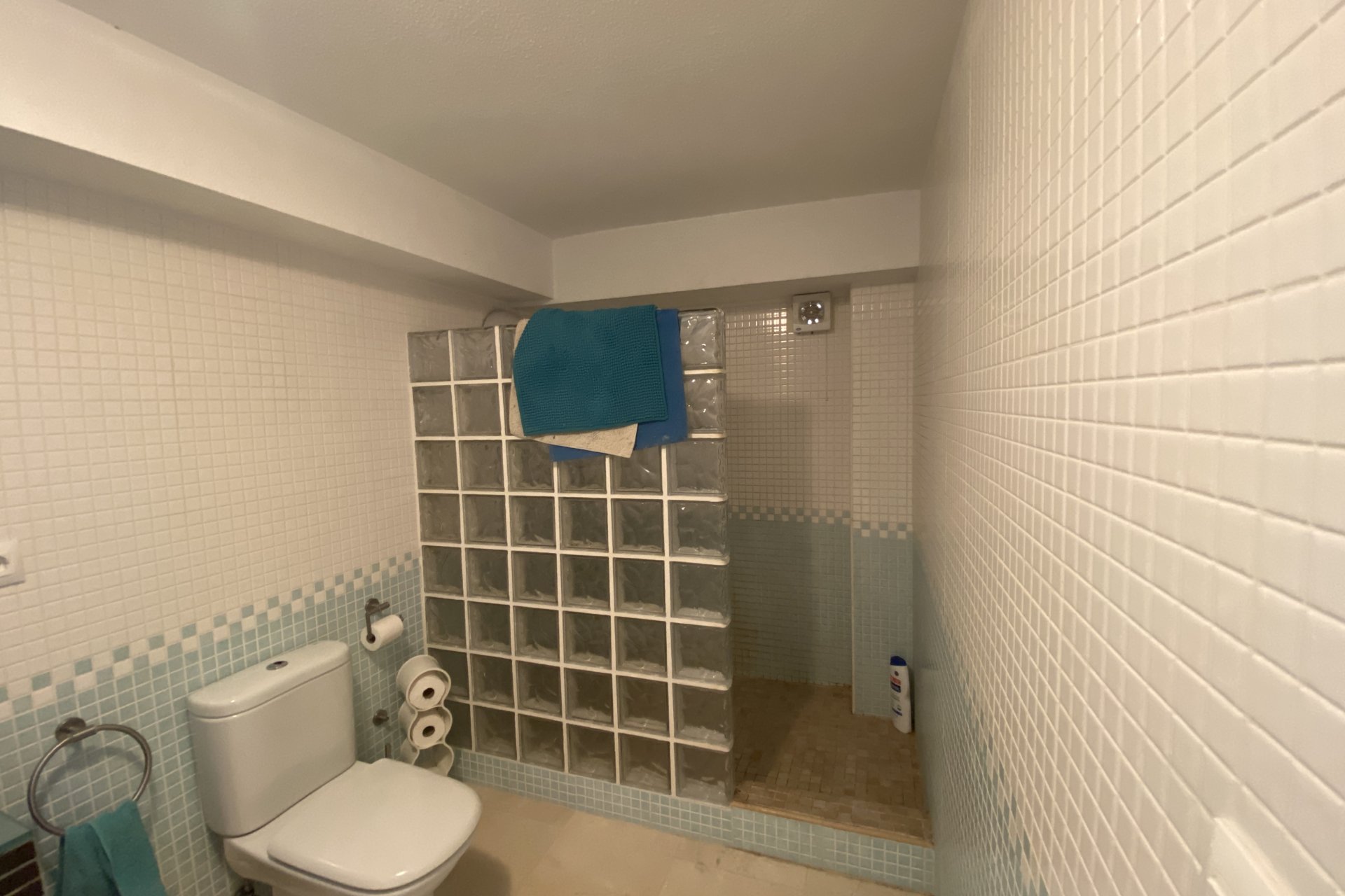 Resale - Villa / Semi detached - Villamartin