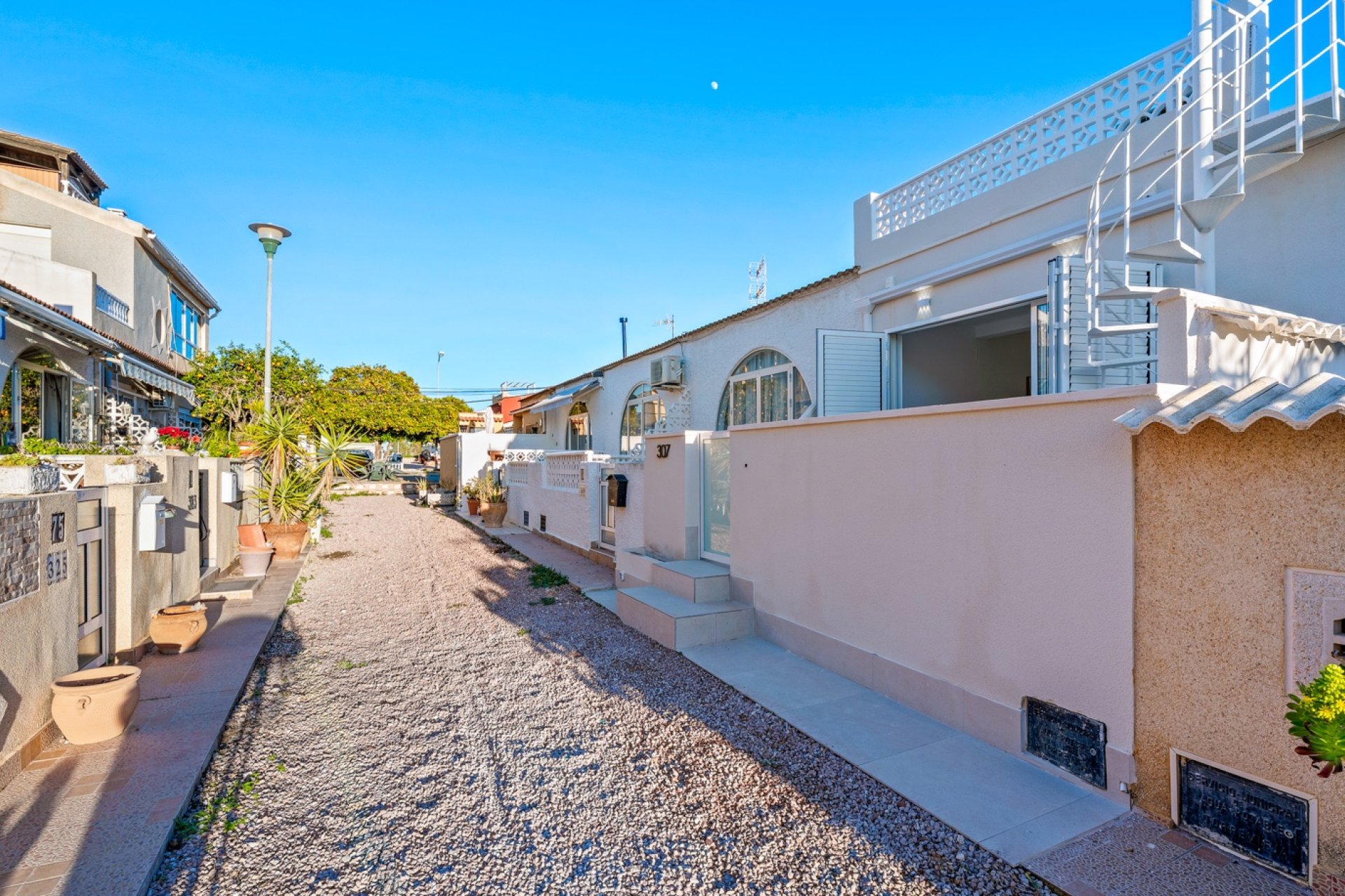 Resale - Villa - Torrevieja - El Chaparral