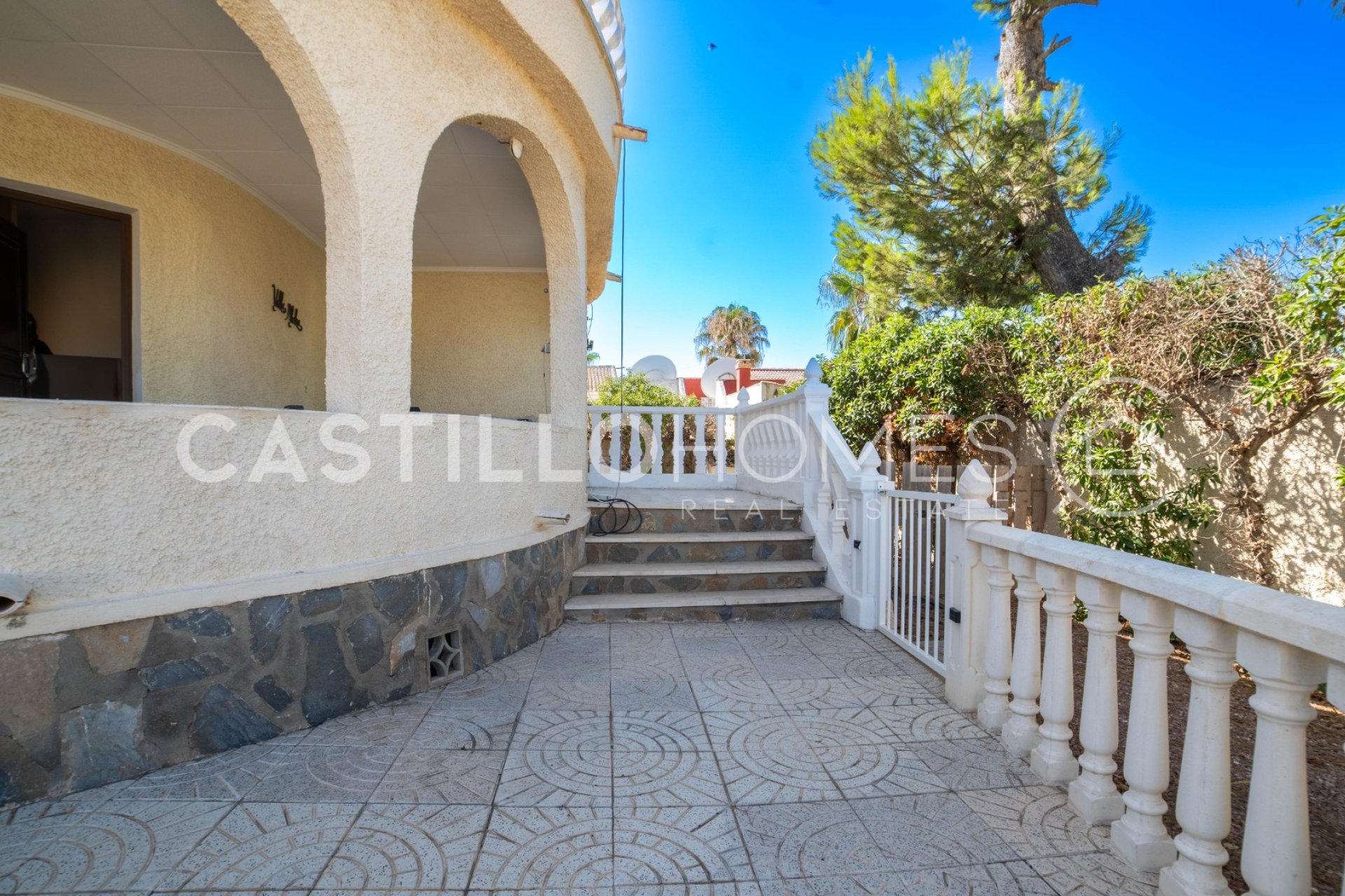 Resale - Villa - Torrevieja - El Chaparral