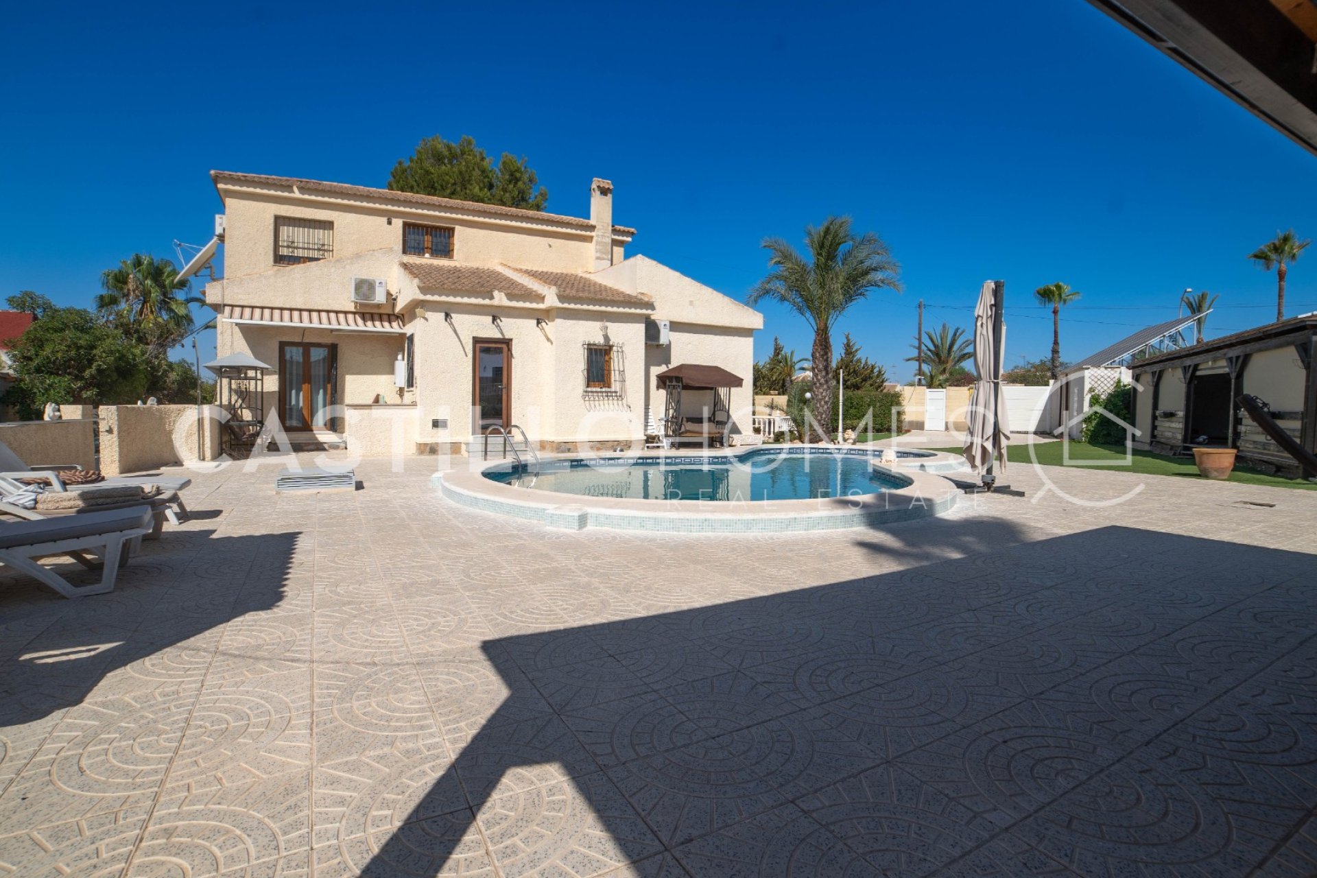 Resale - Villa - Torrevieja - El Chaparral