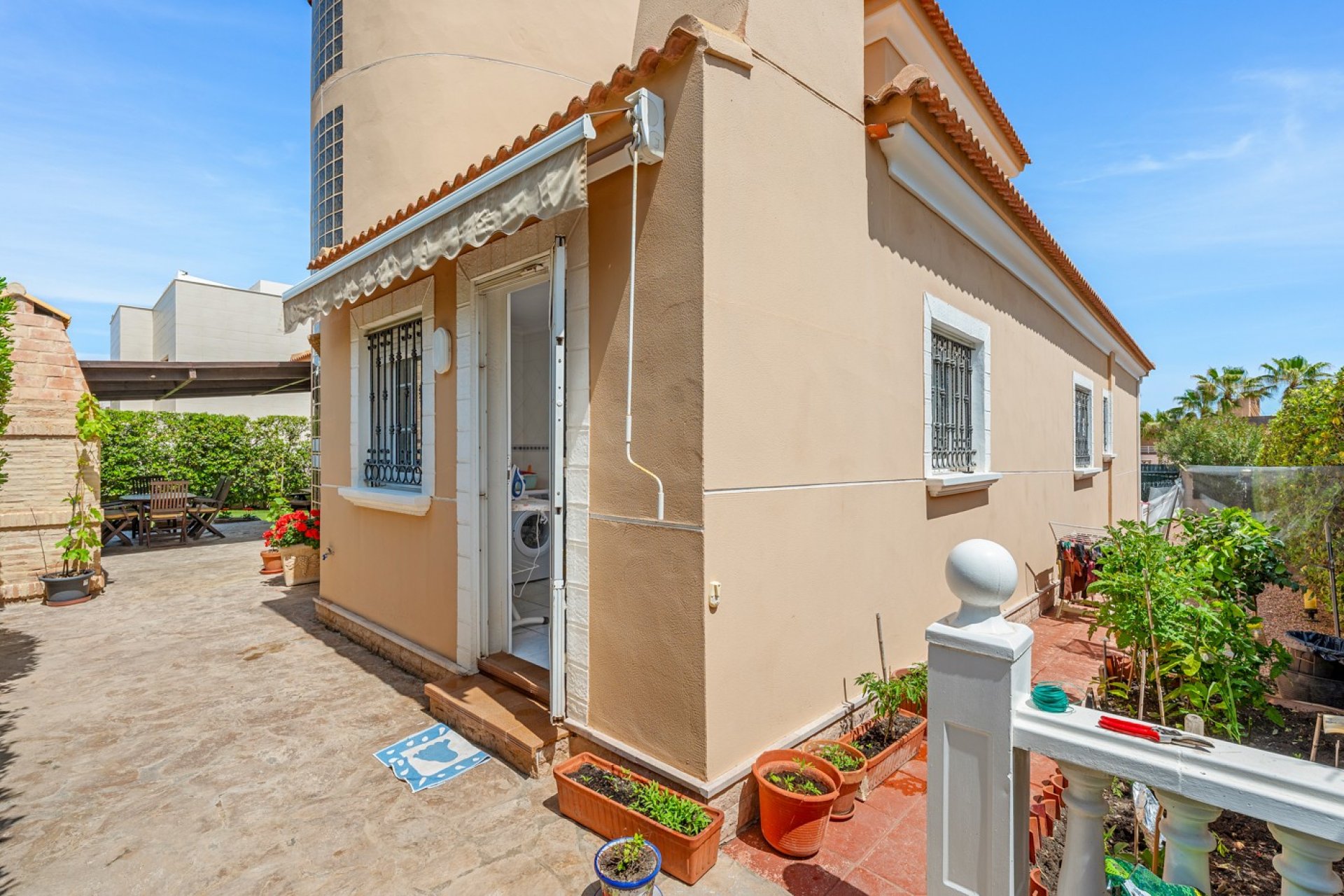 Resale - Villa - Torrevieja - La Mata