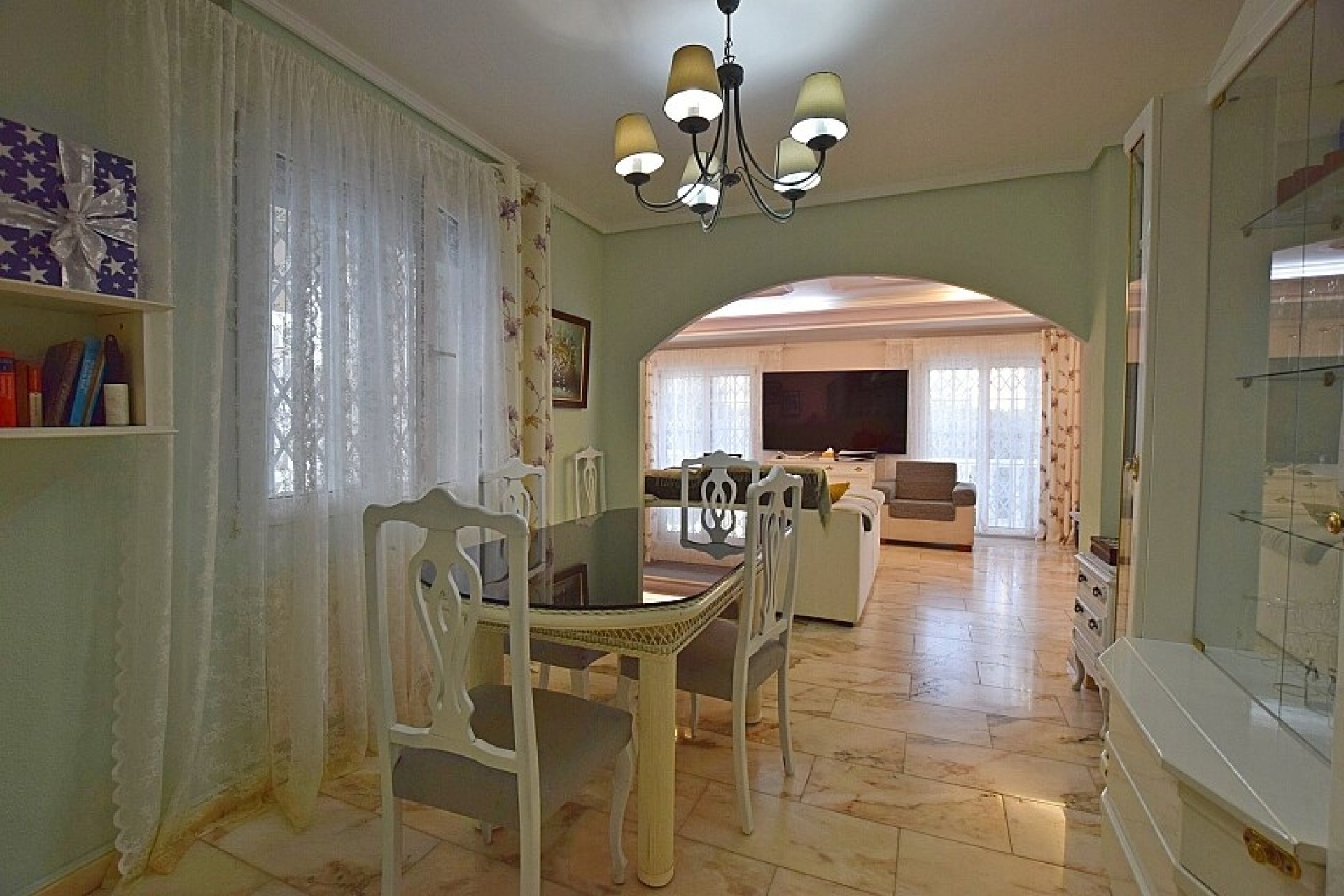 Resale - Villa - Torrevieja