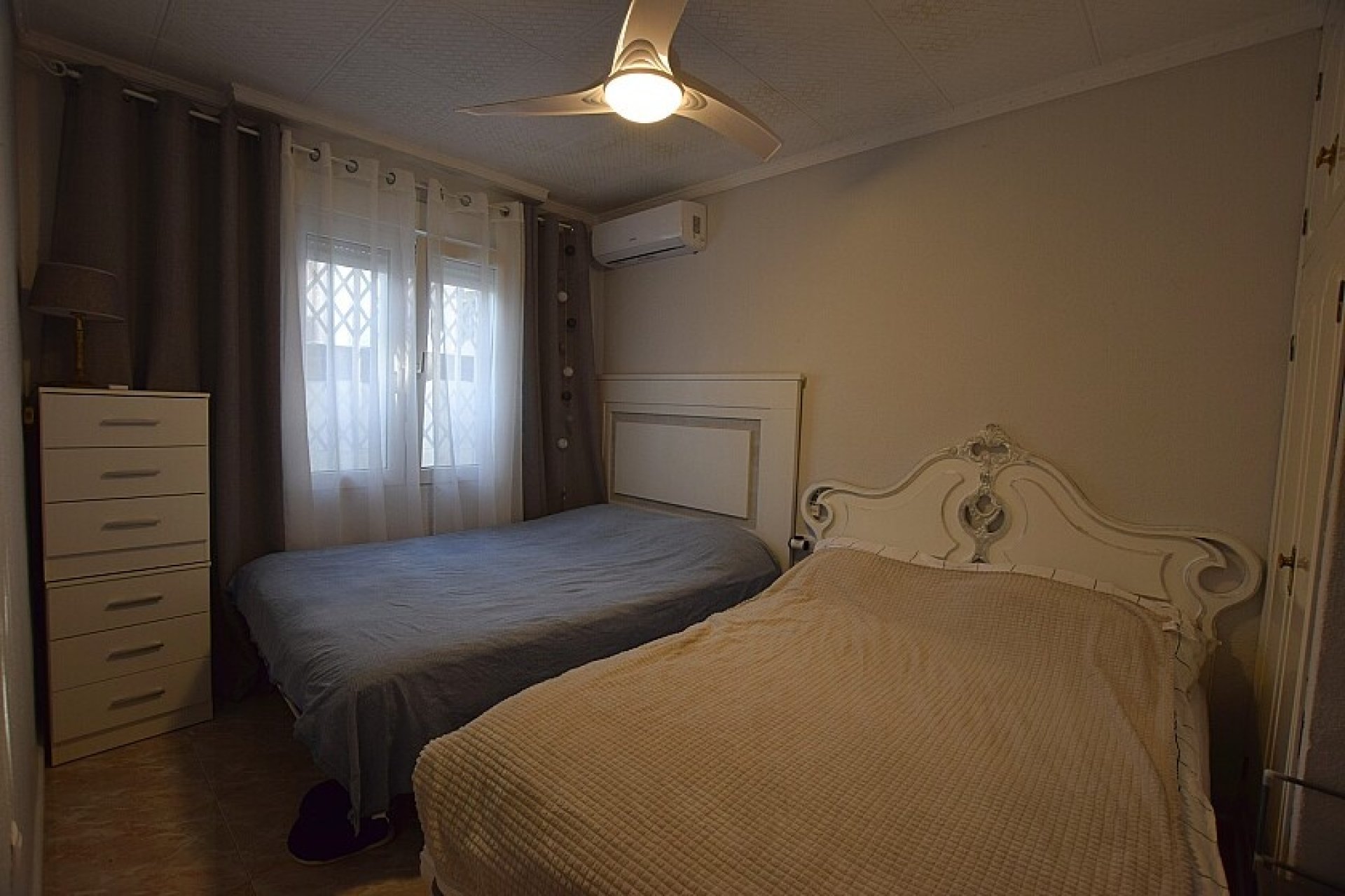 Resale - Villa - Torrevieja