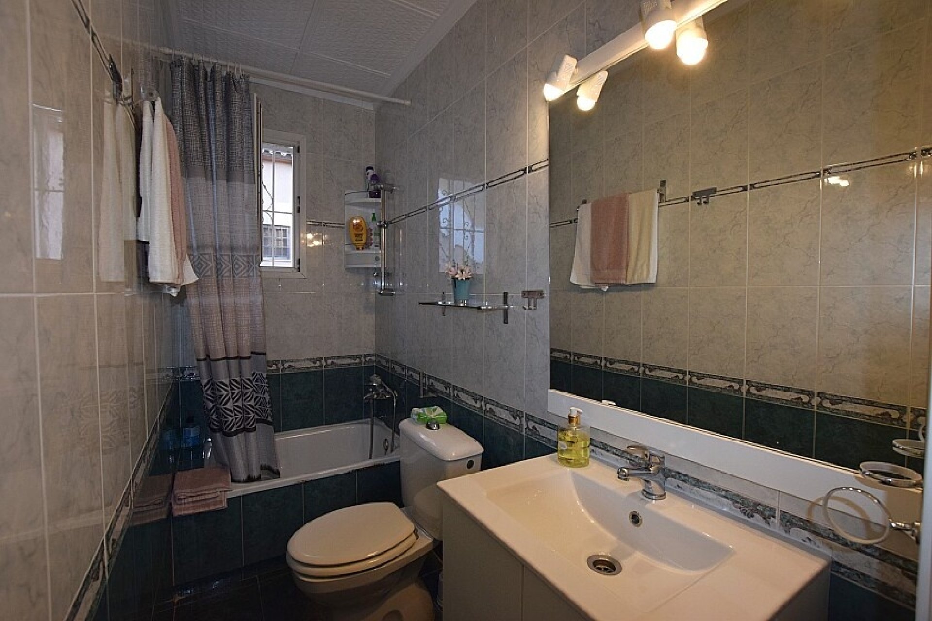 Resale - Villa - Torrevieja