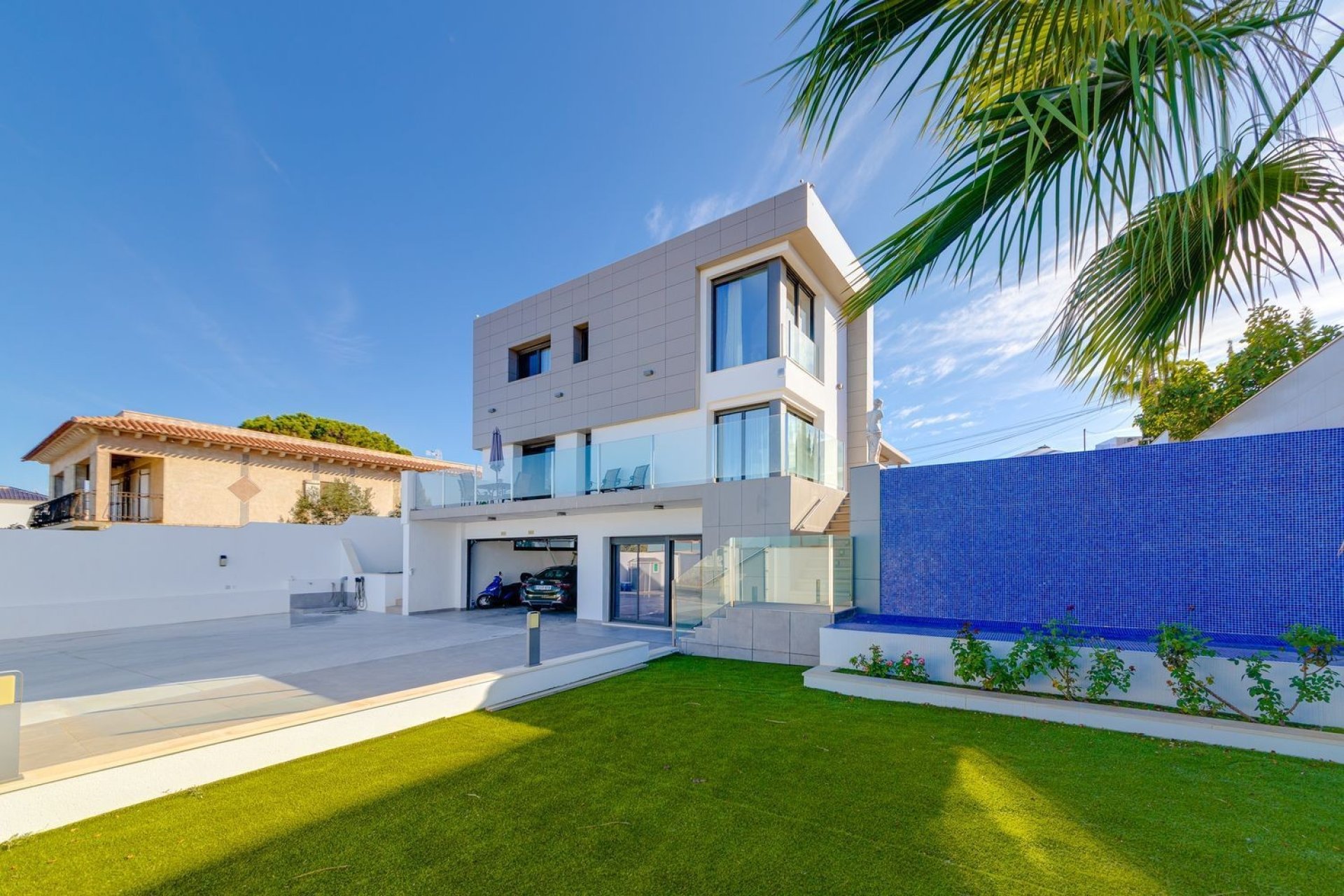 Resale - Villa - Torrevieja