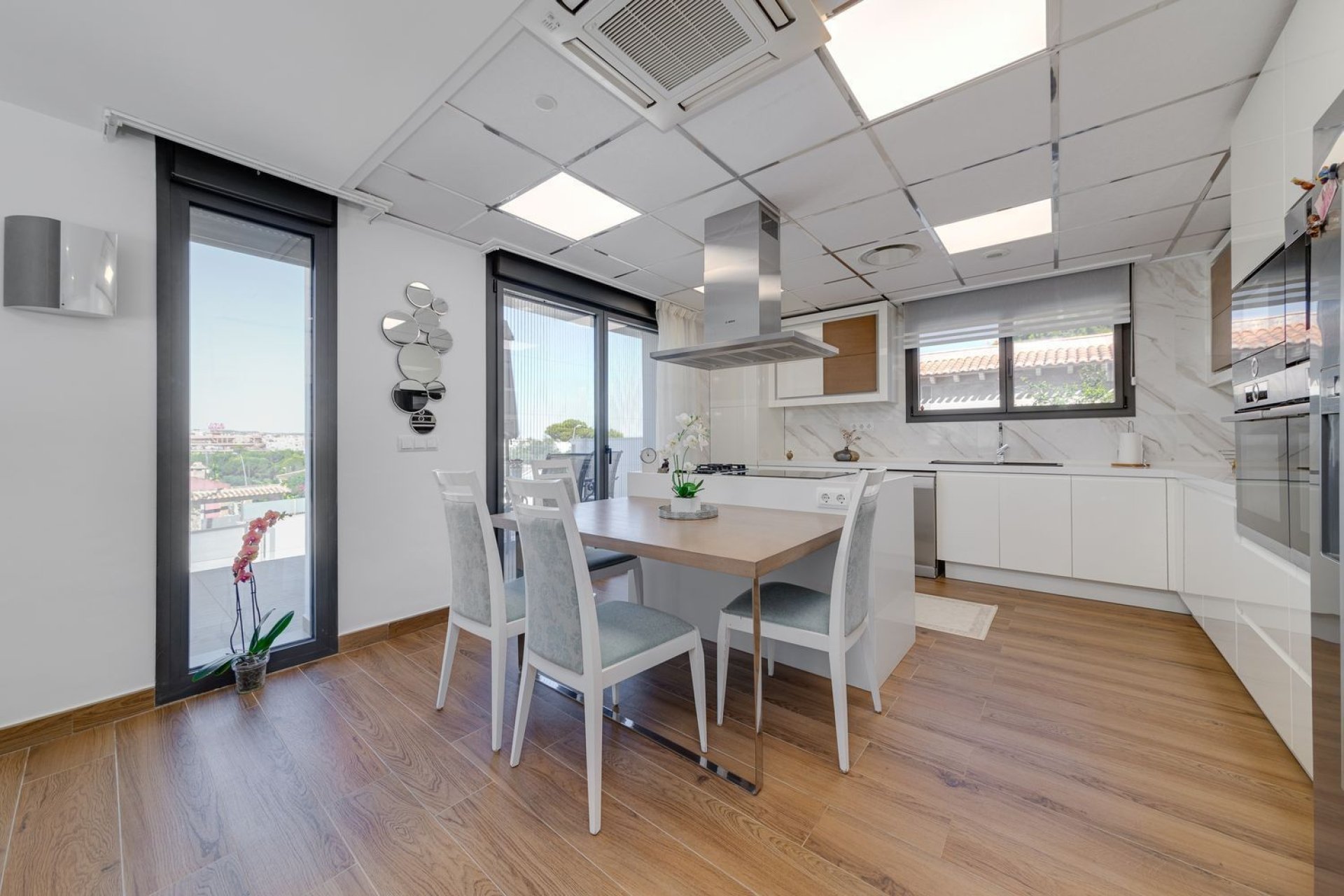 Resale - Villa - Torrevieja