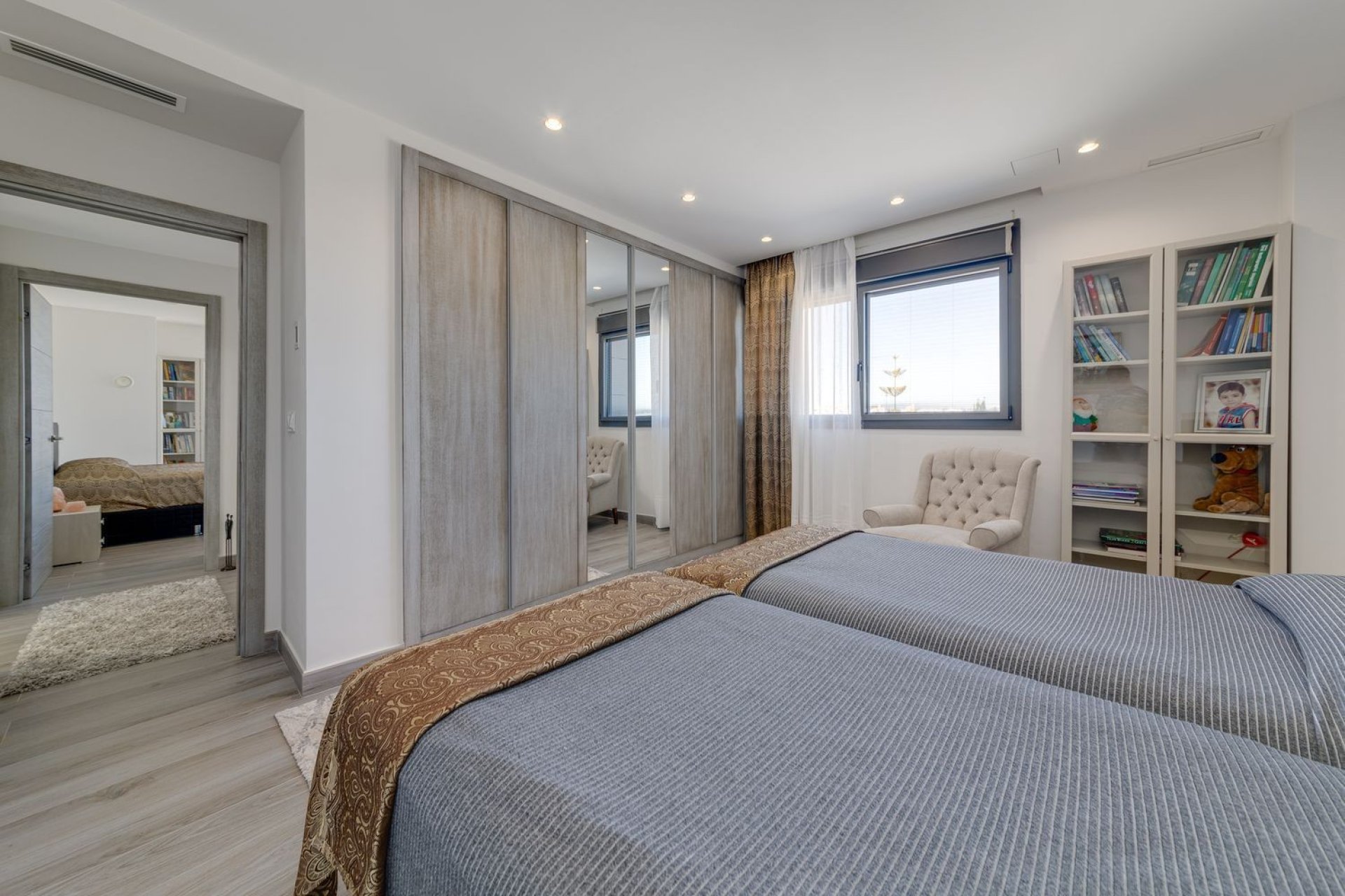 Resale - Villa - Torrevieja