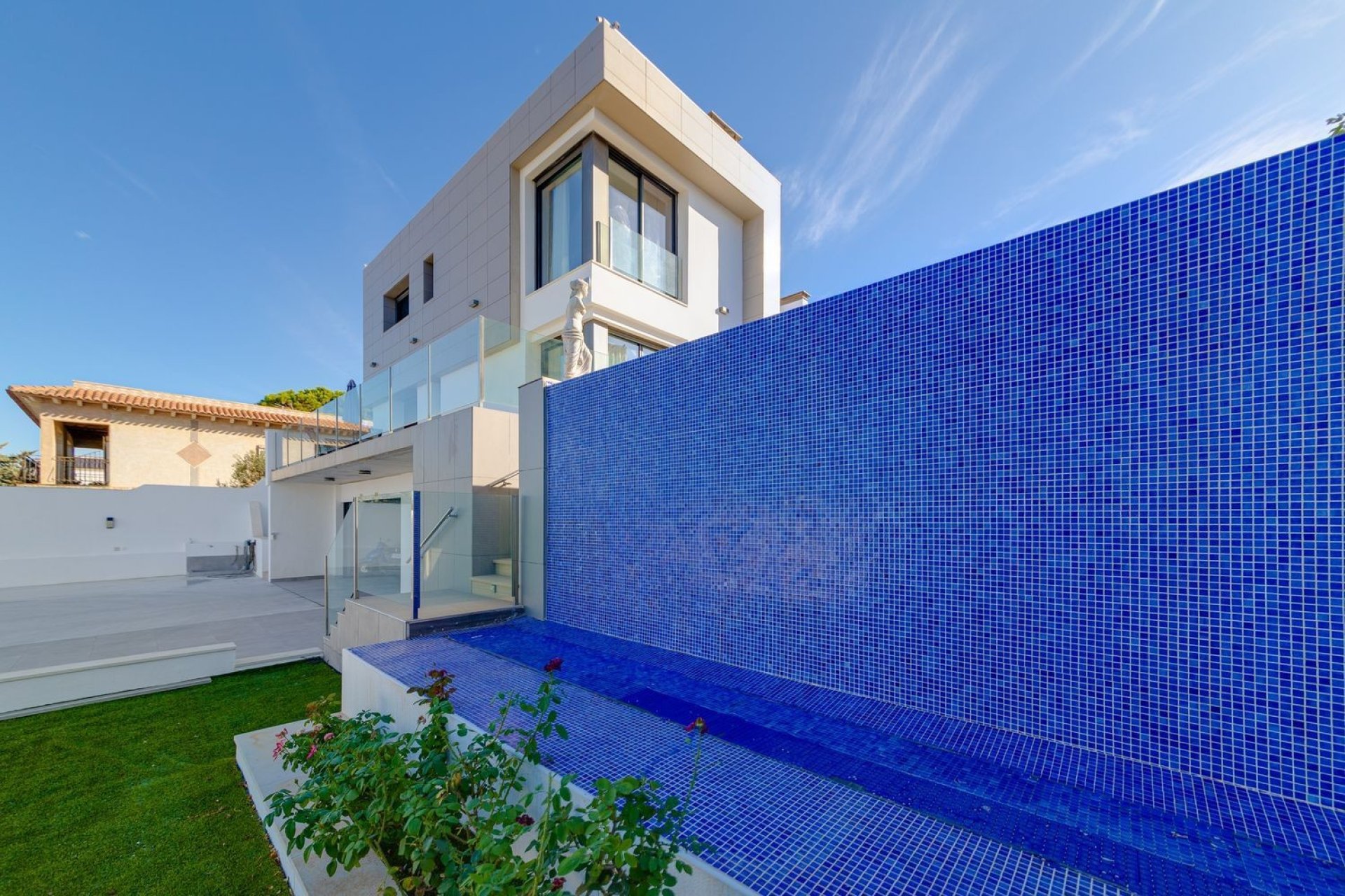 Resale - Villa - Torrevieja