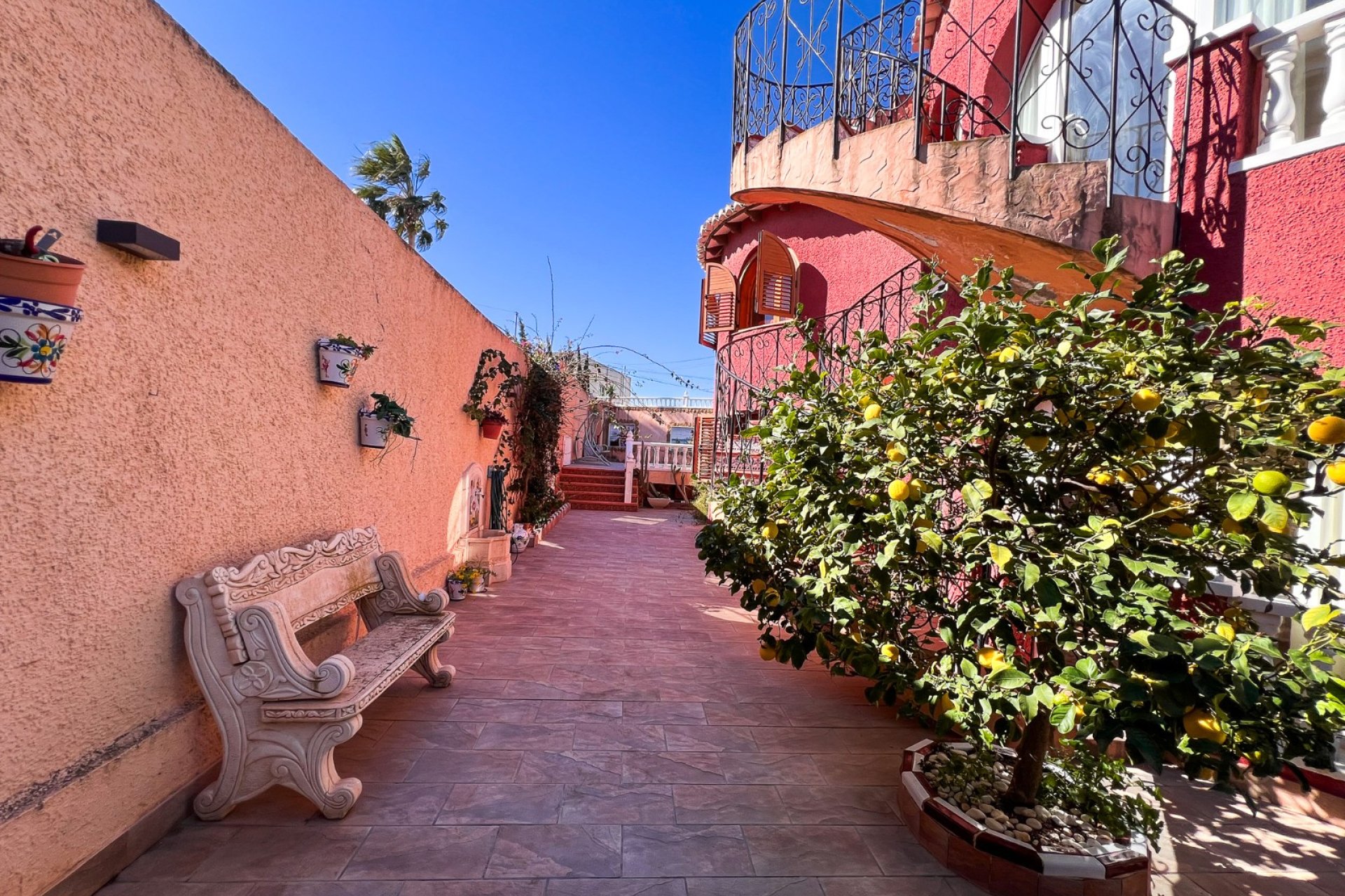 Resale - Villa - Torrevieja