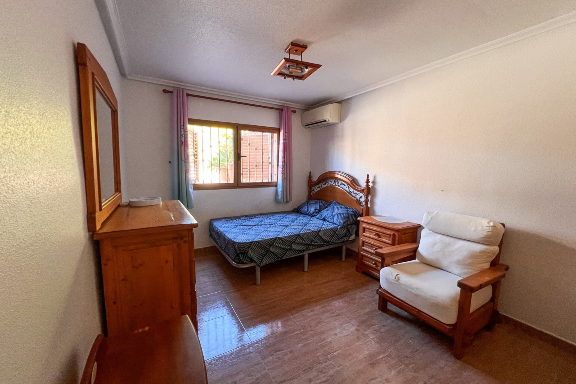 Resale - Villa - Torrevieja