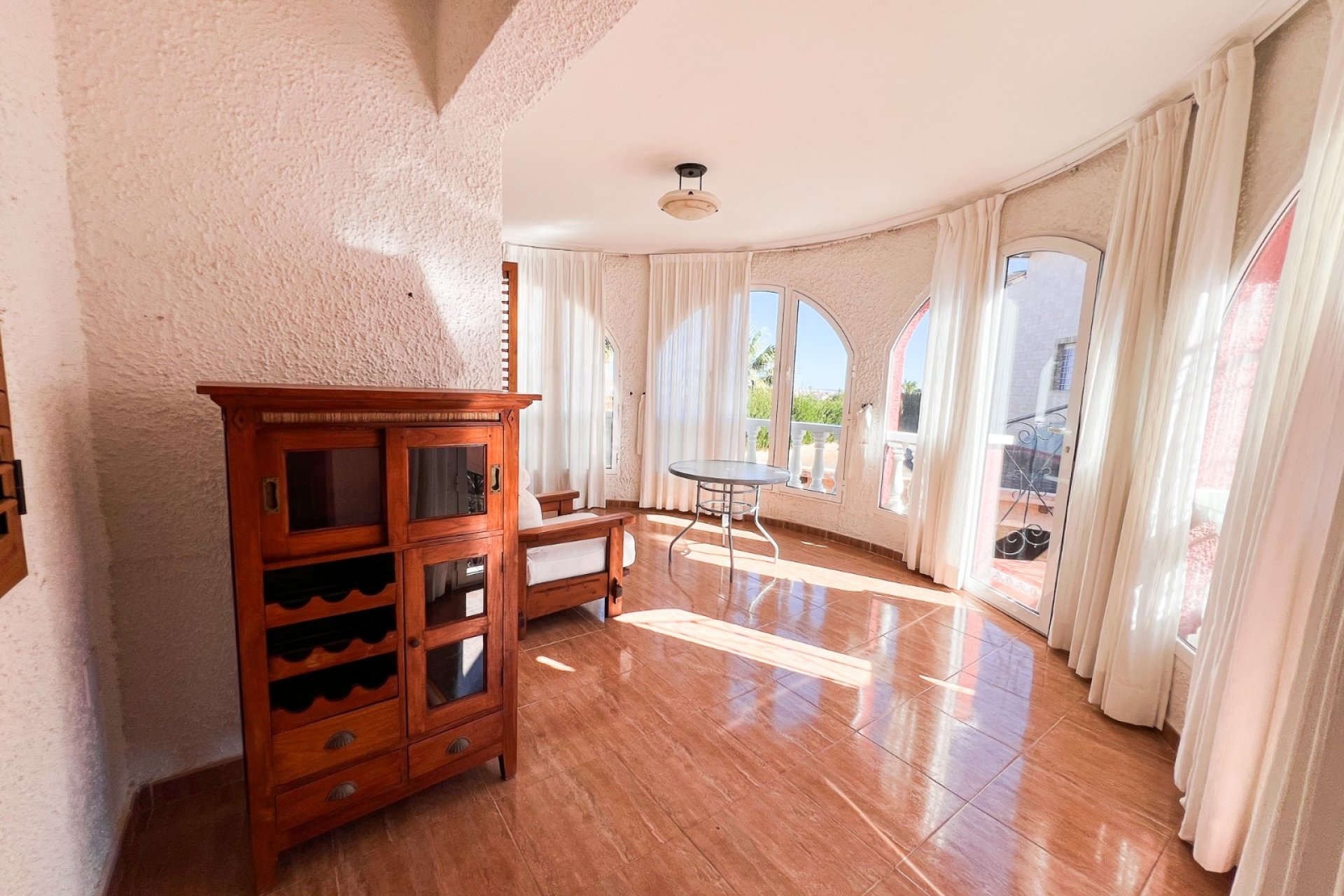 Resale - Villa - Torrevieja