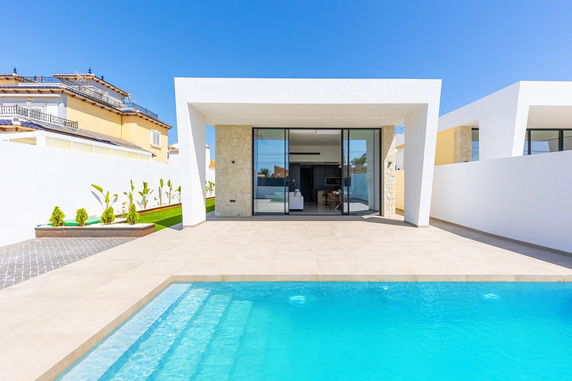 Resale - Villa - Torrevieja