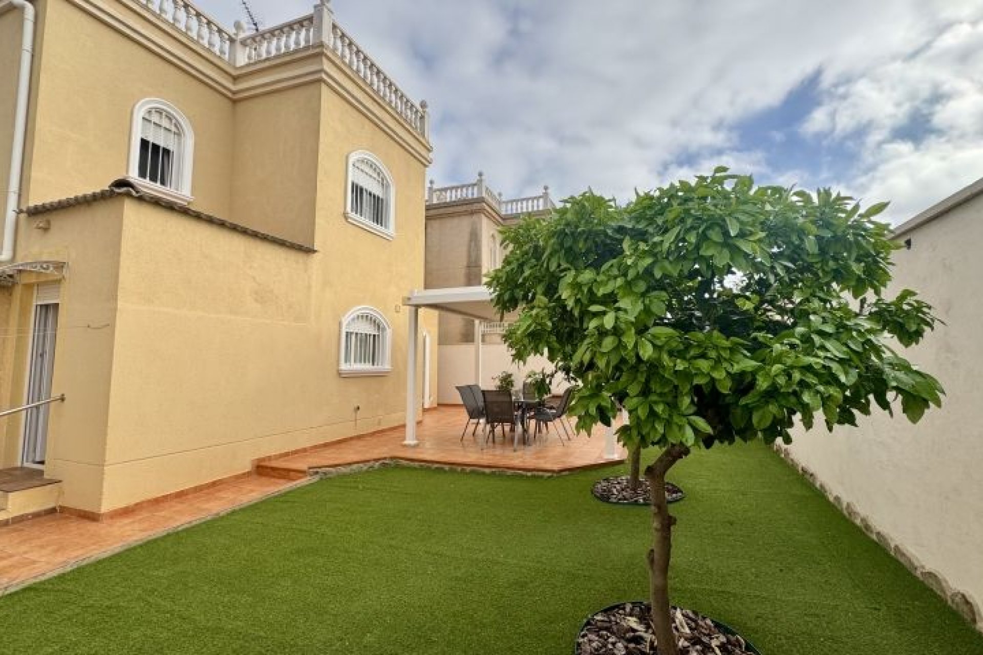 Resale - Villa - Torrevieja