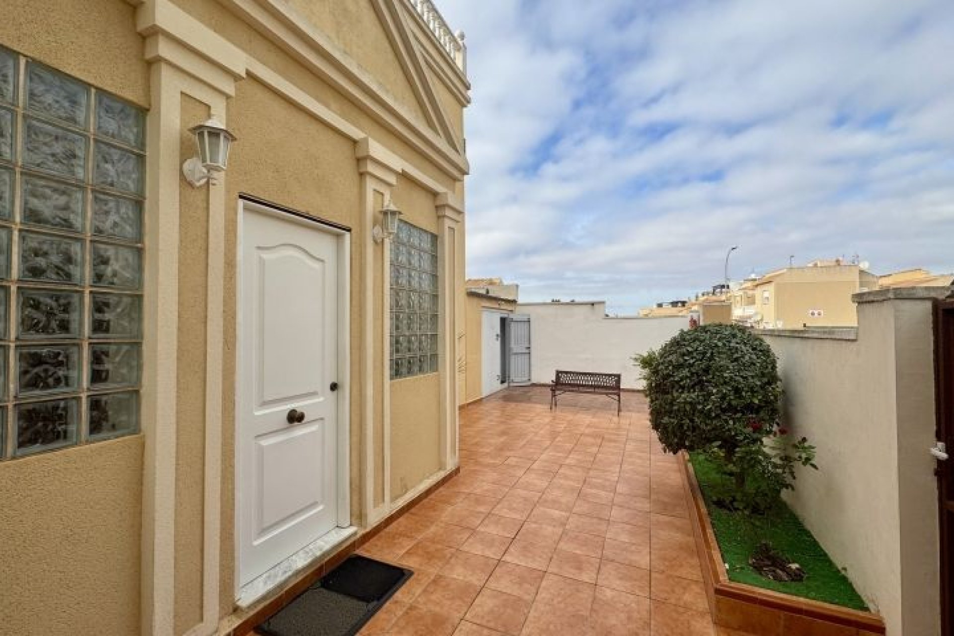 Resale - Villa - Torrevieja