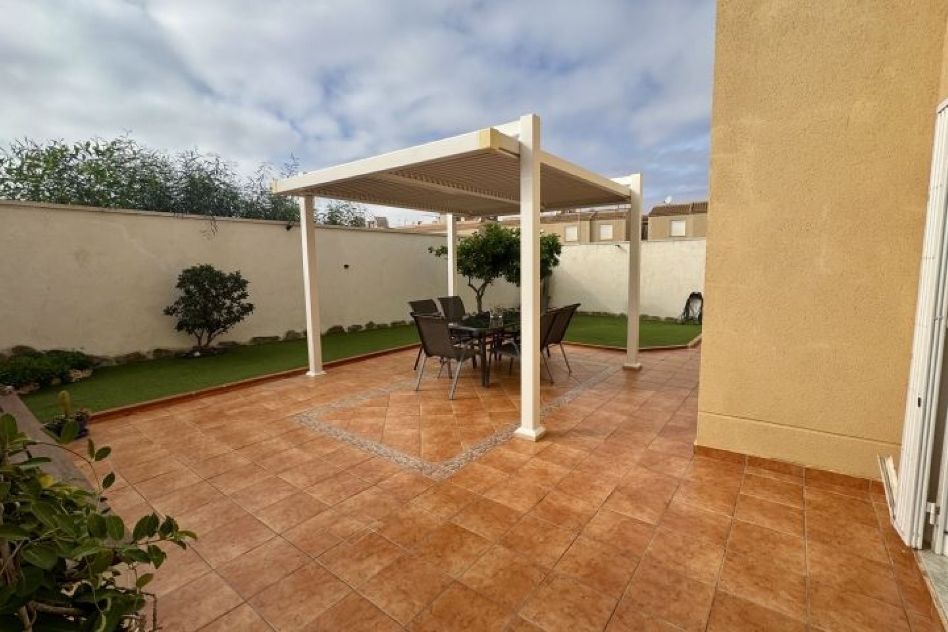 Resale - Villa - Torrevieja