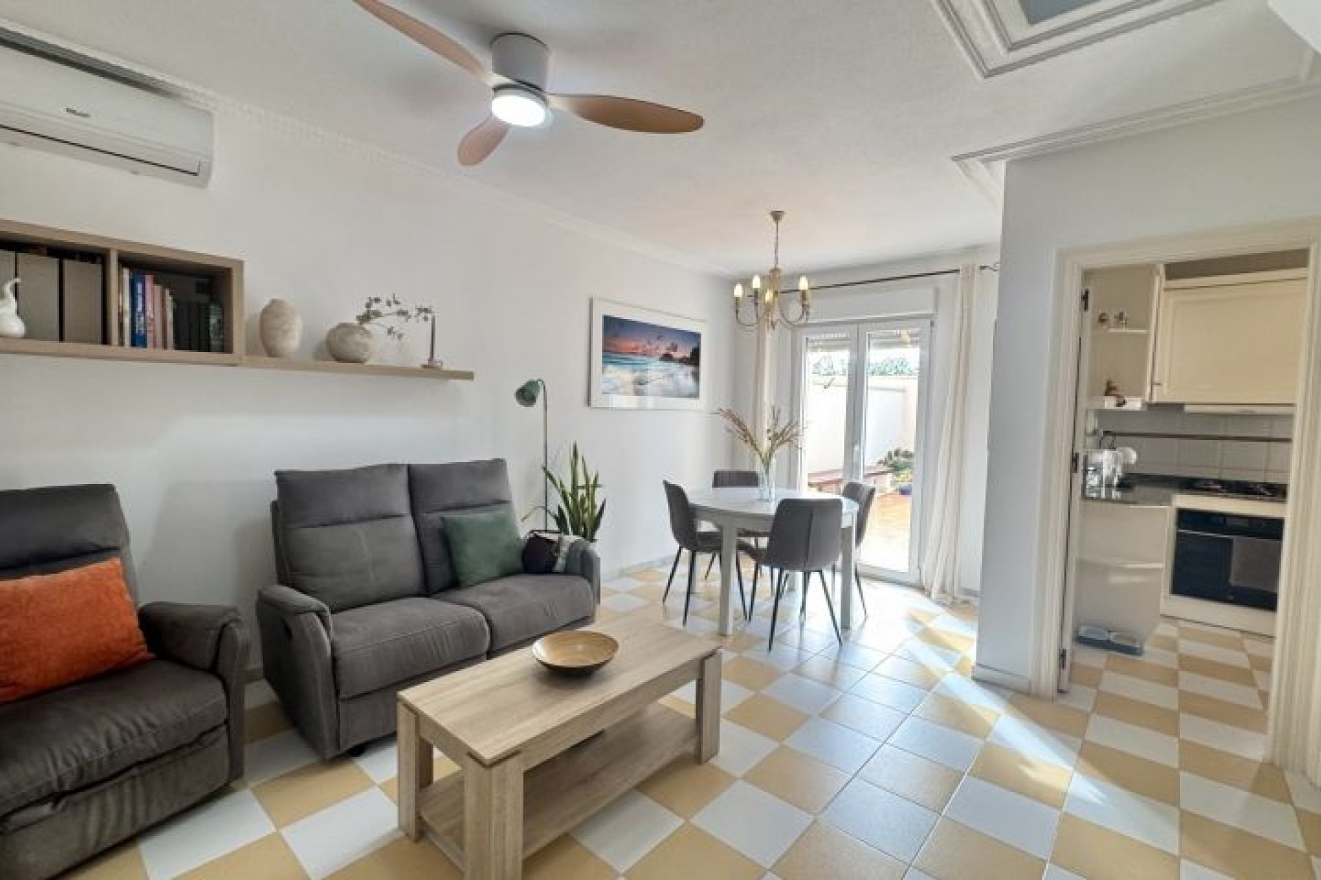 Resale - Villa - Torrevieja