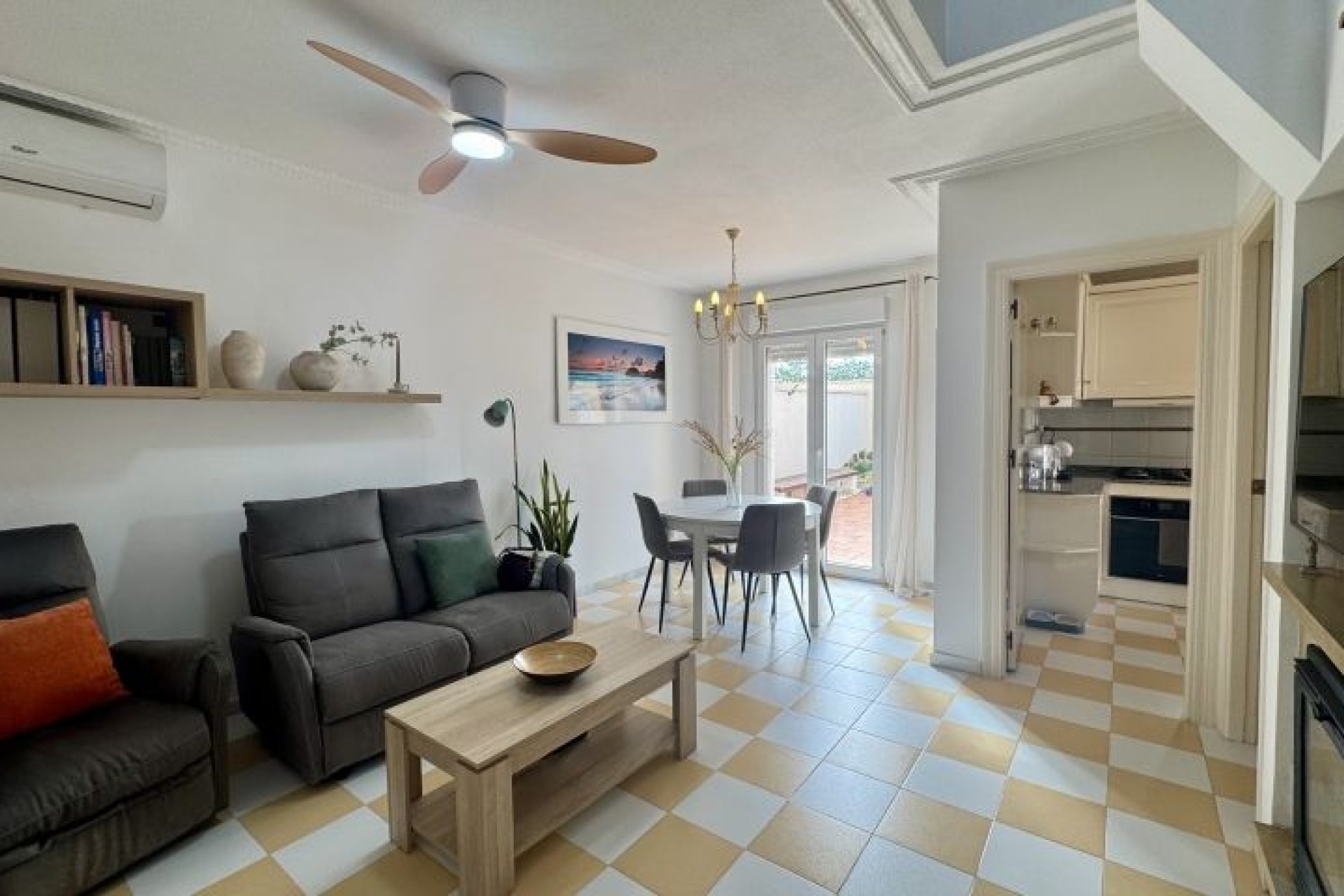 Resale - Villa - Torrevieja