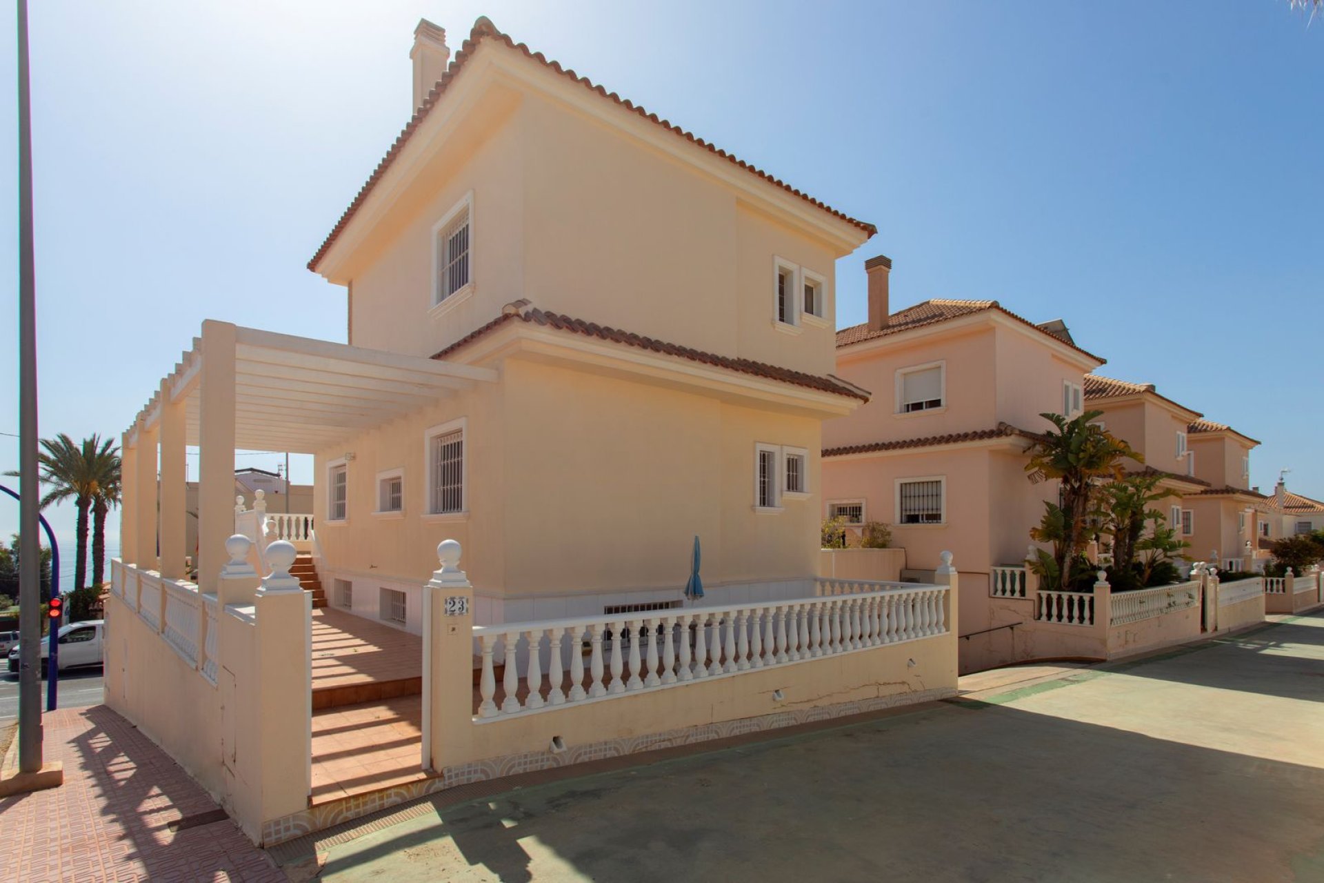 Resale - Villa - Torrevieja