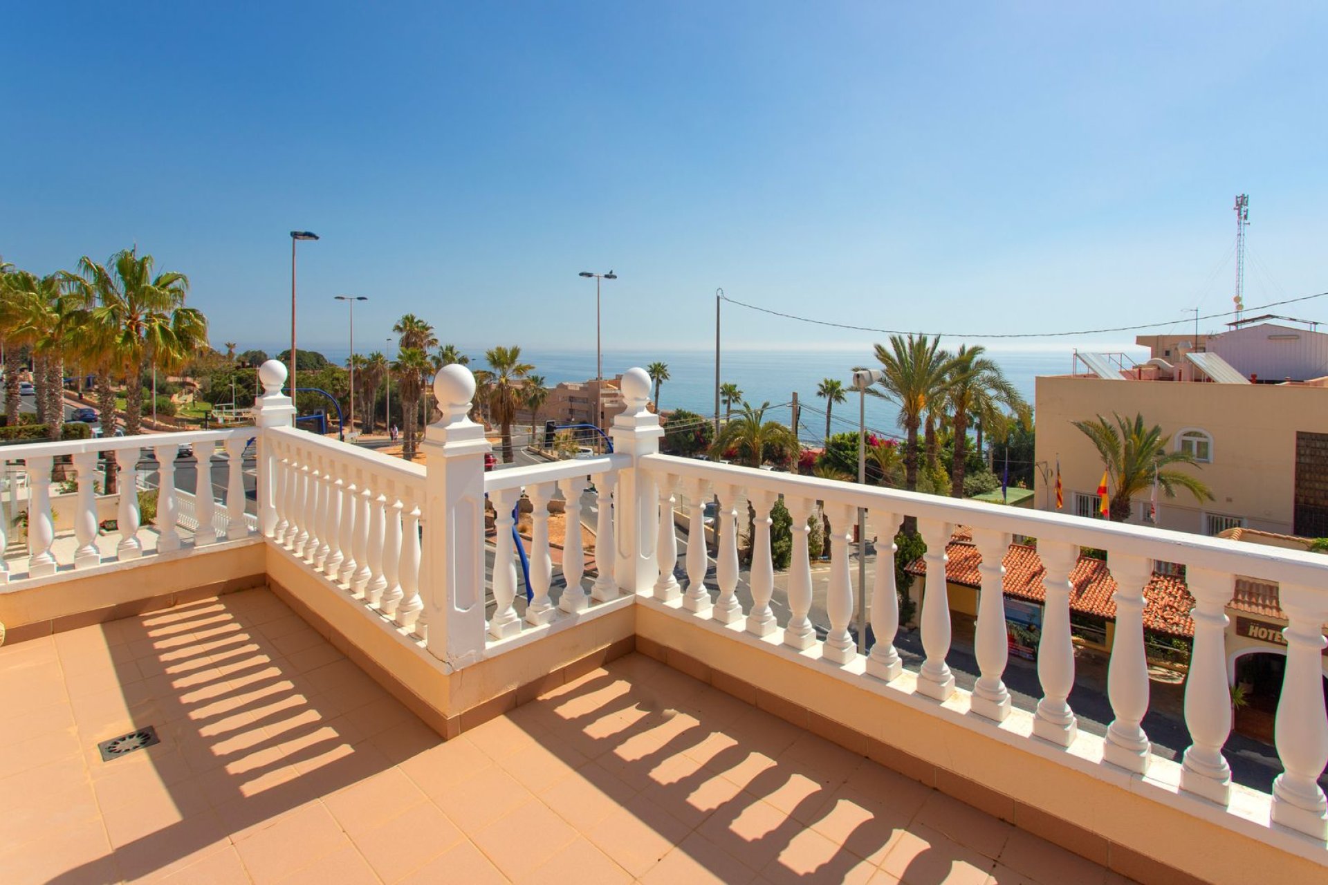 Resale - Villa - Torrevieja