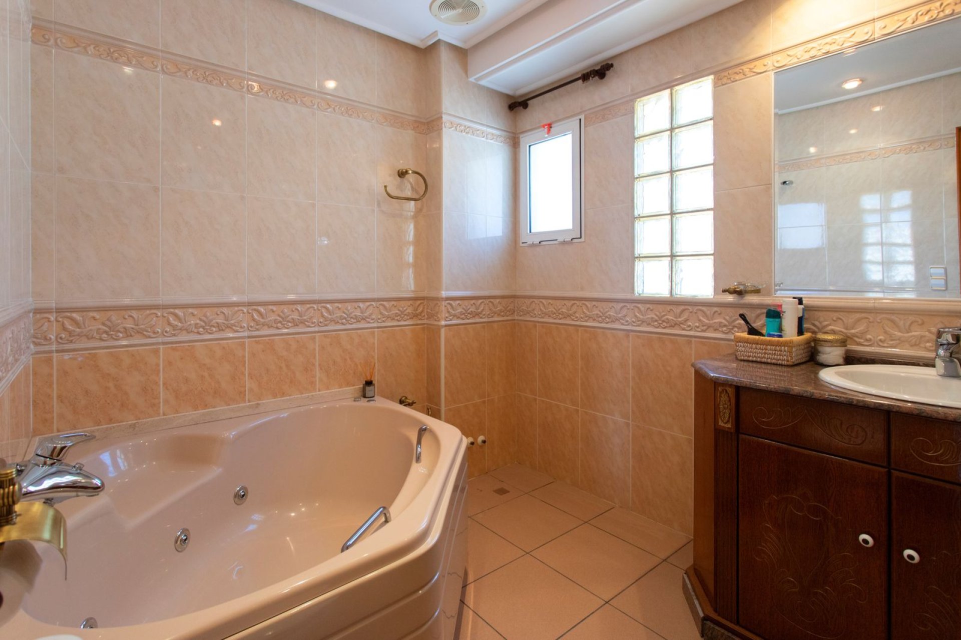 Resale - Villa - Torrevieja