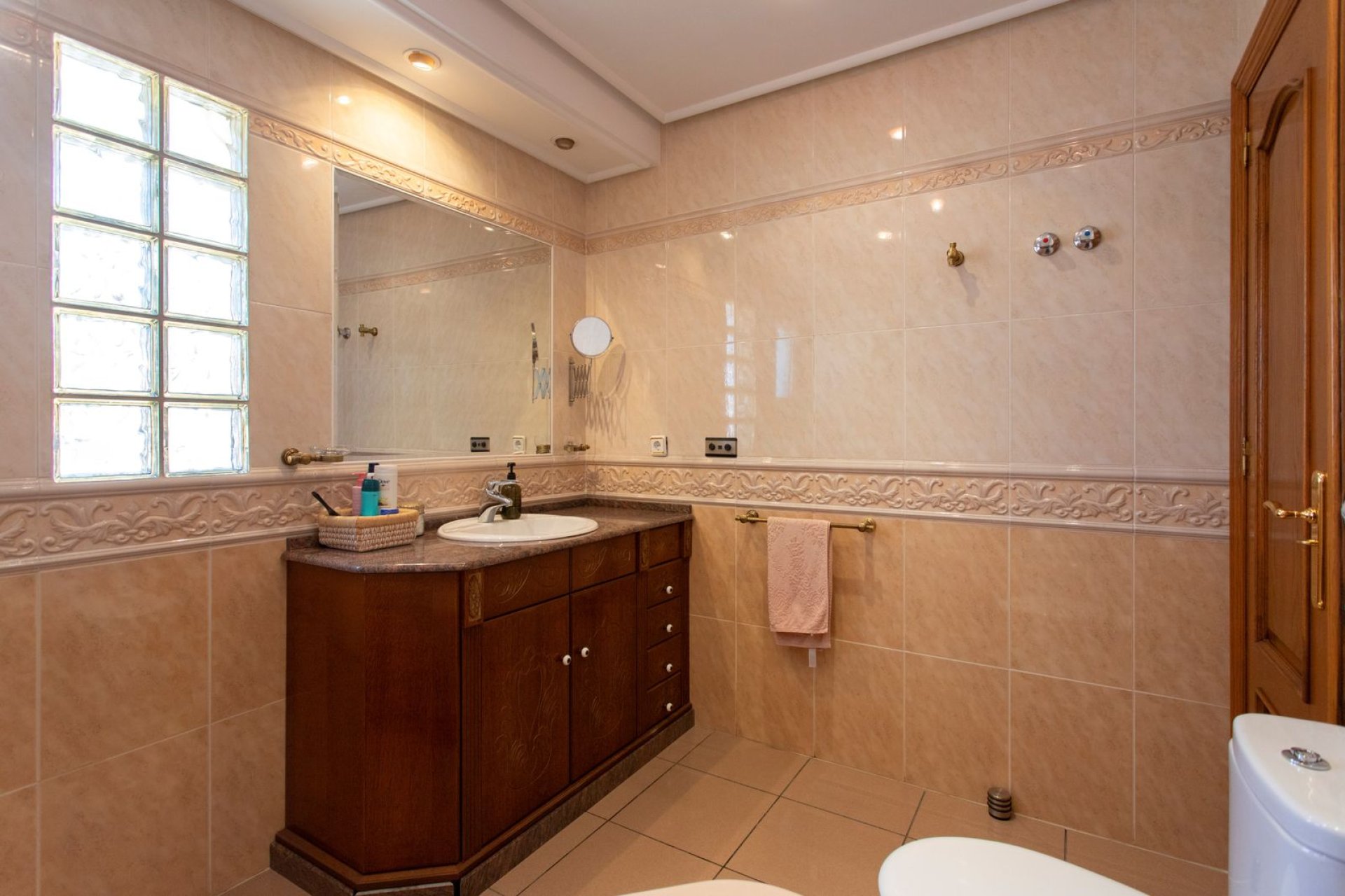 Resale - Villa - Torrevieja