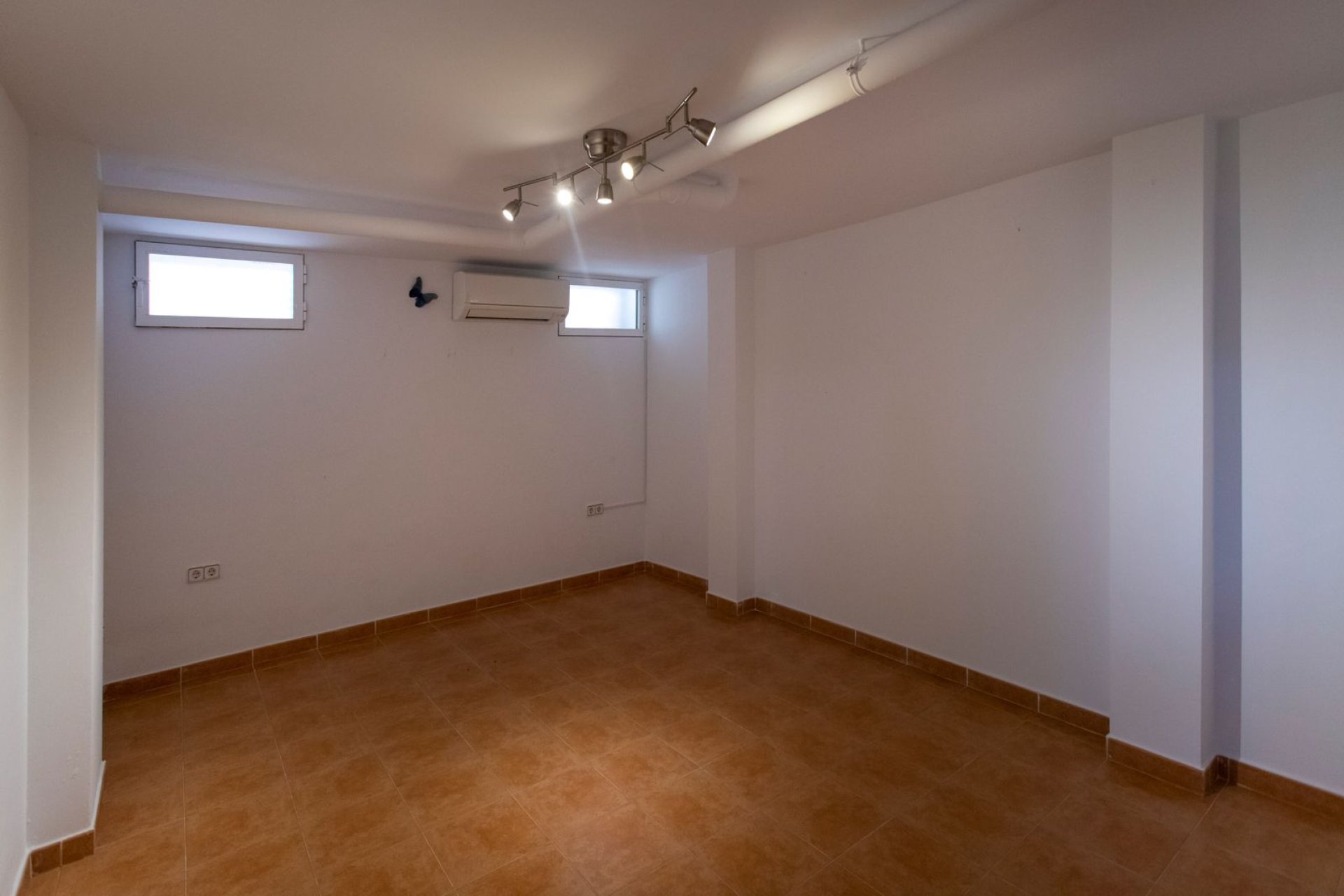 Resale - Villa - Torrevieja