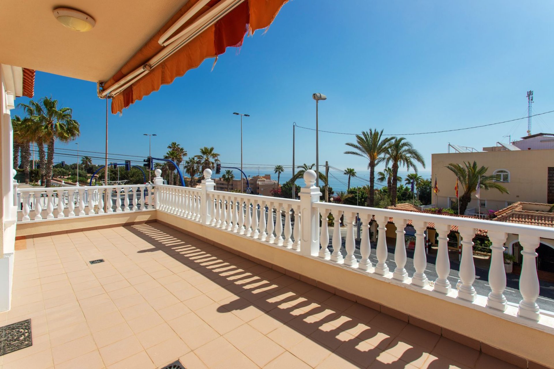 Resale - Villa - Torrevieja