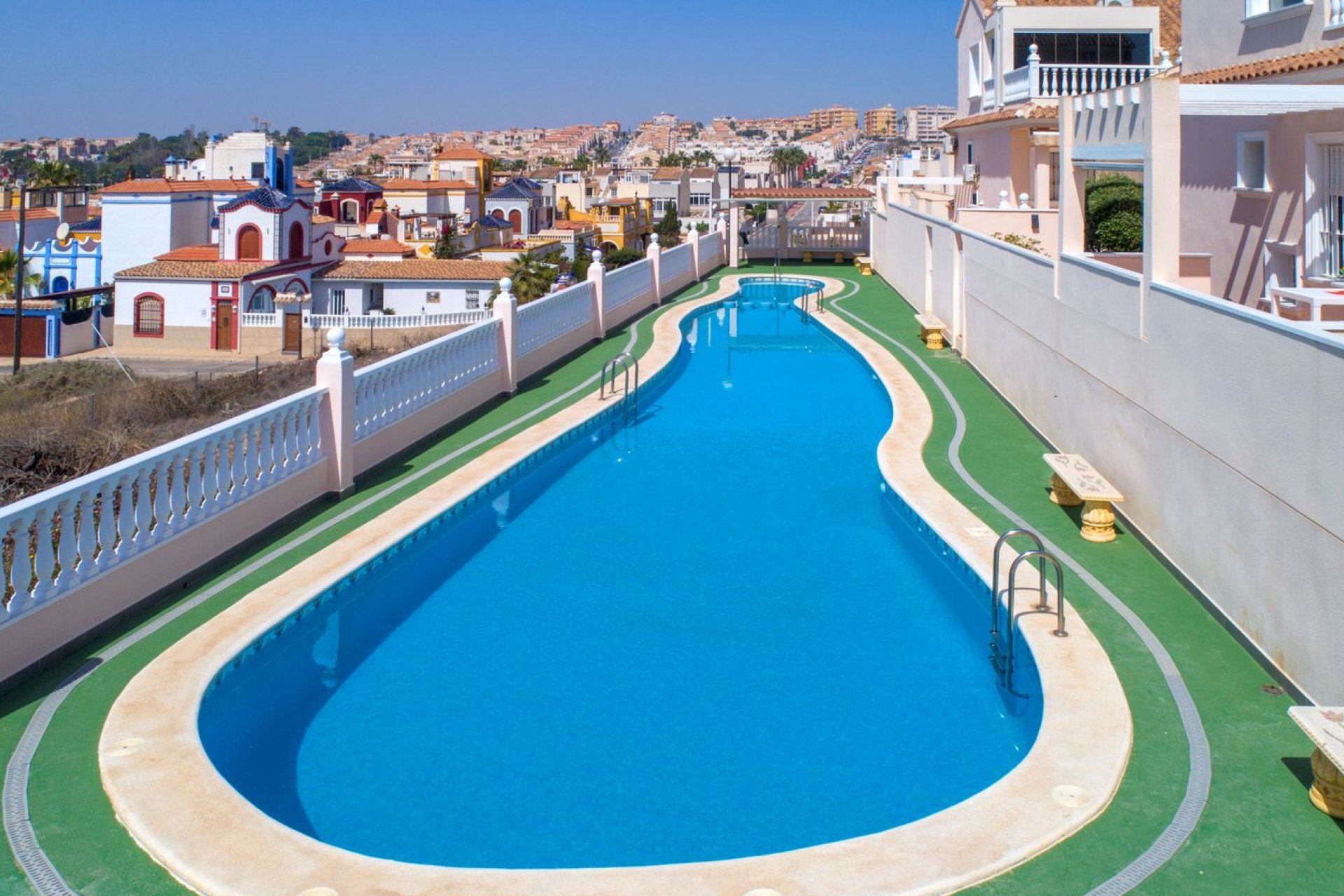 Resale - Villa - Torrevieja