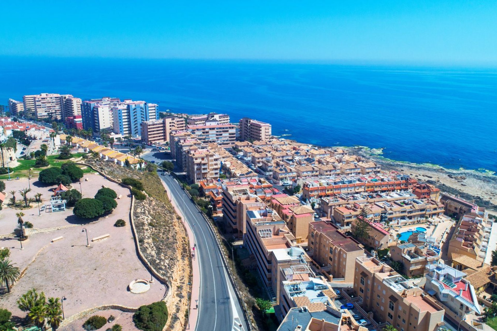Resale - Villa - Torrevieja