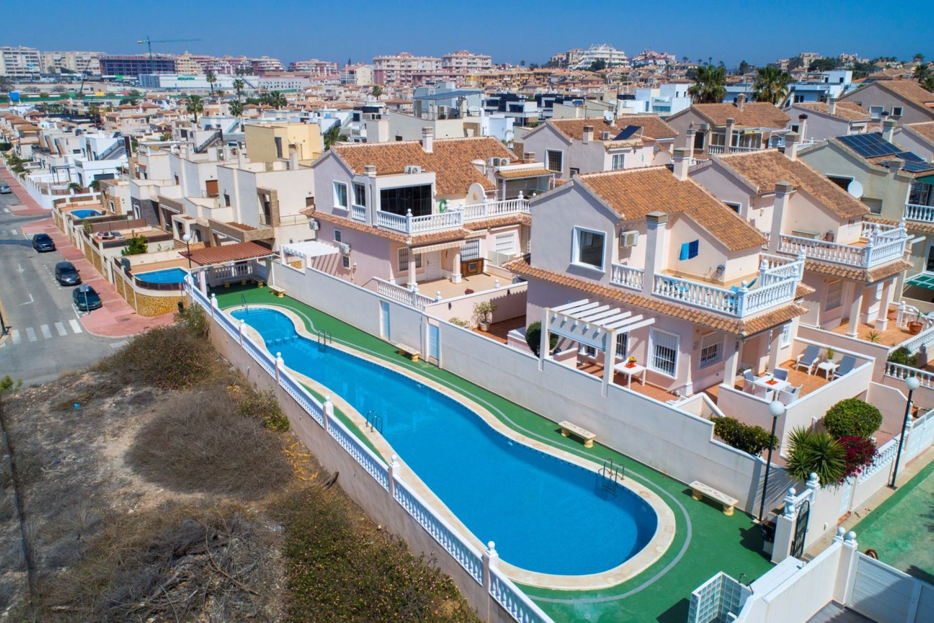 Resale - Villa - Torrevieja