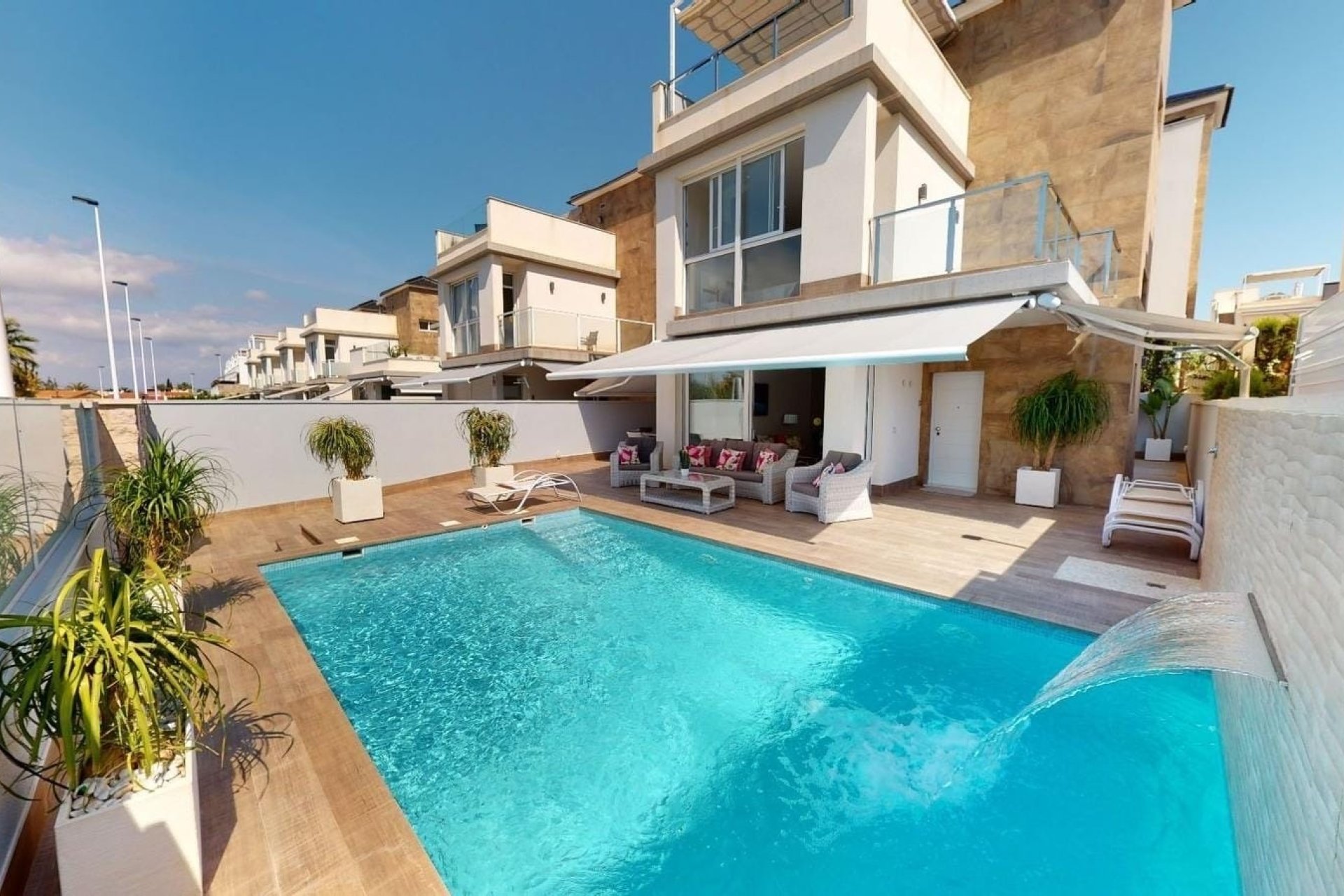 Resale - Villa - Torrevieja