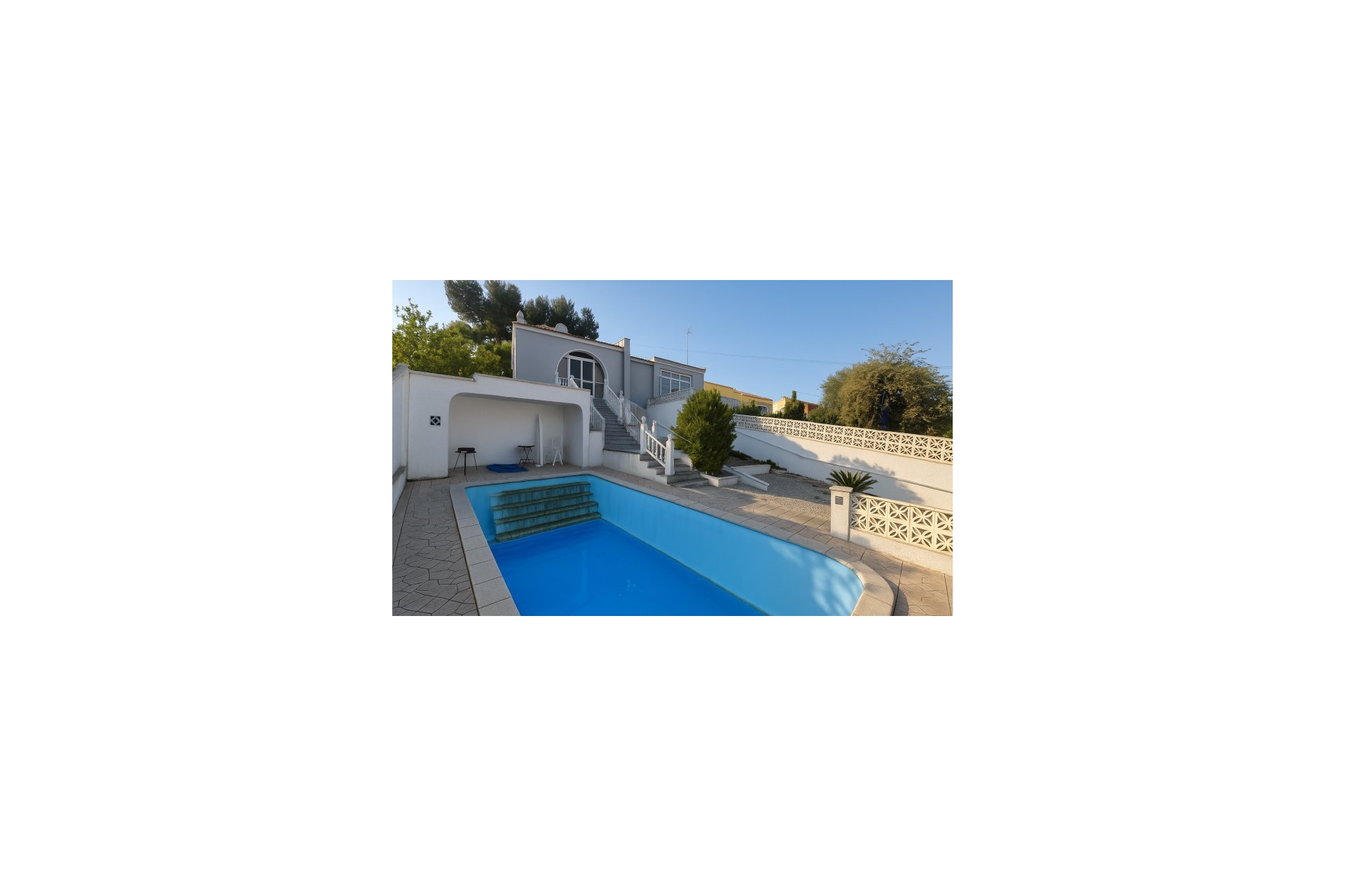Resale - Villa - Torrevieja