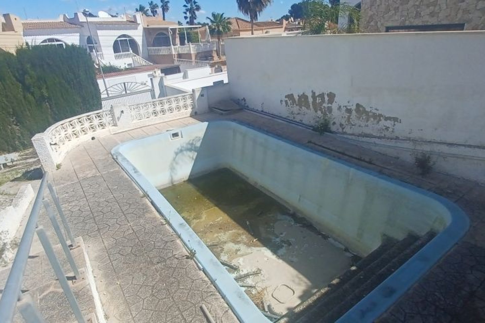 Resale - Villa - Torrevieja