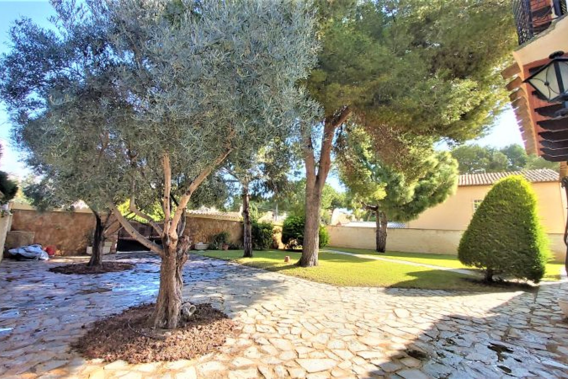 Resale - Villa - Torrevieja