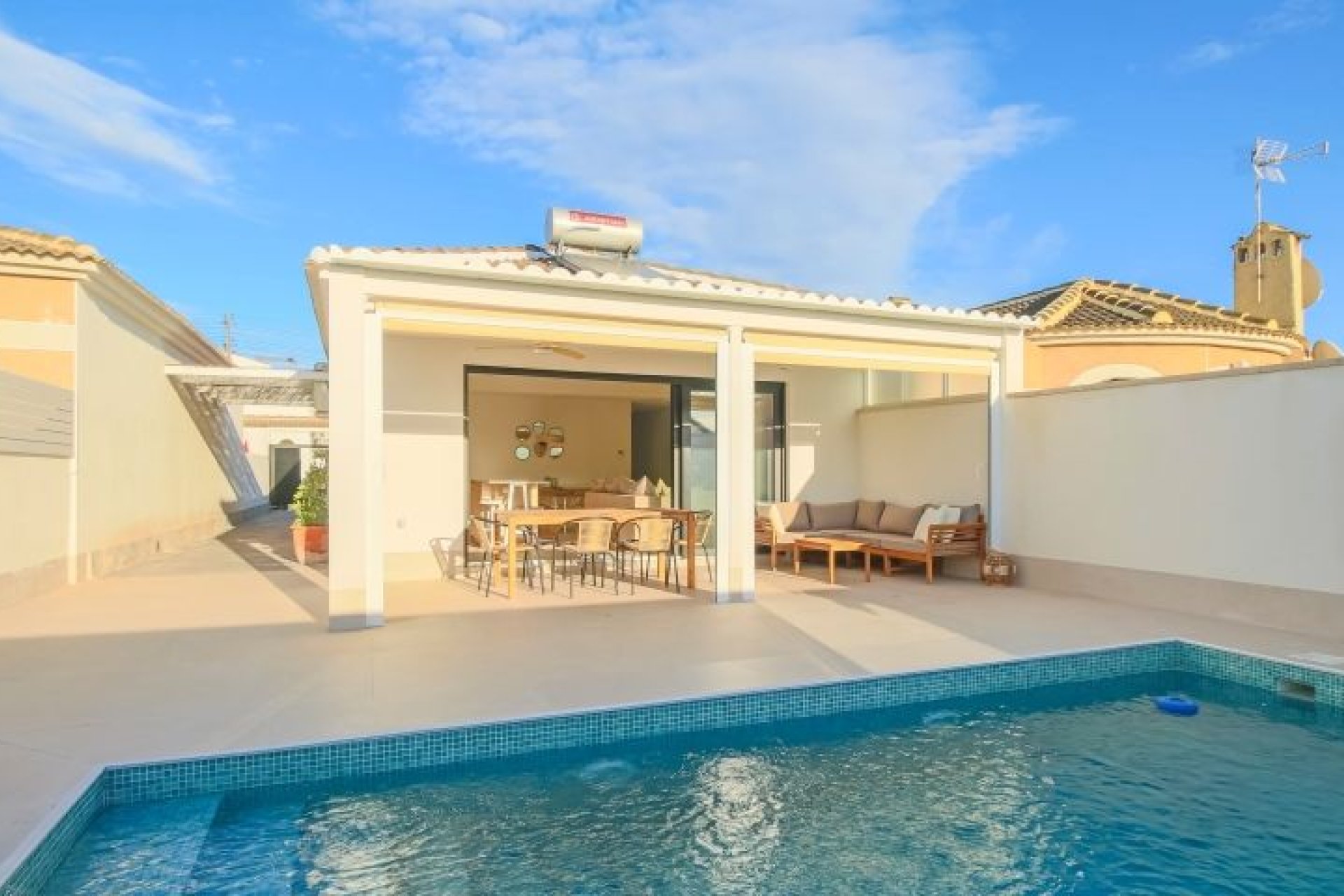 Resale - Villa - Torrevieja
