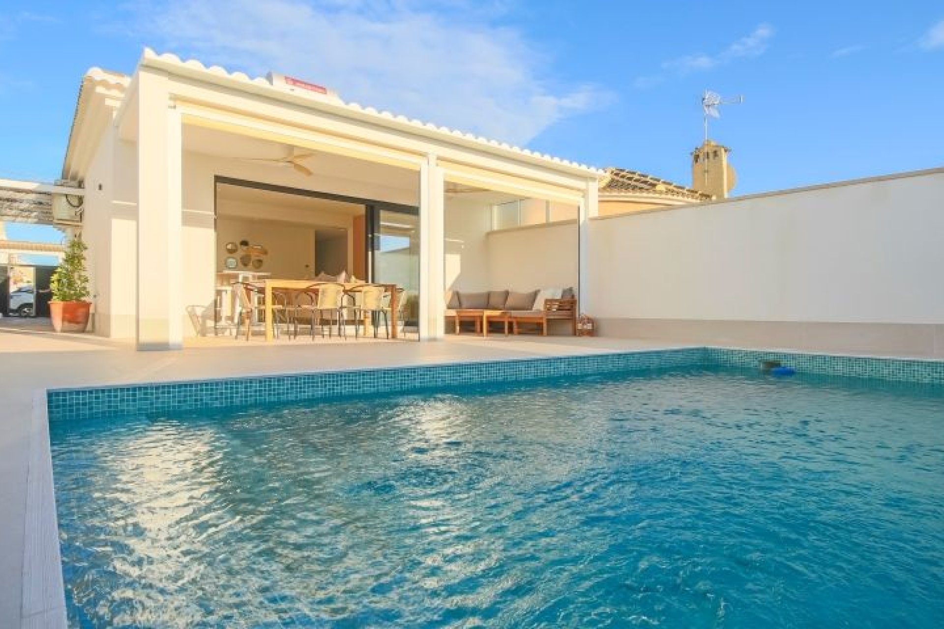 Resale - Villa - Torrevieja