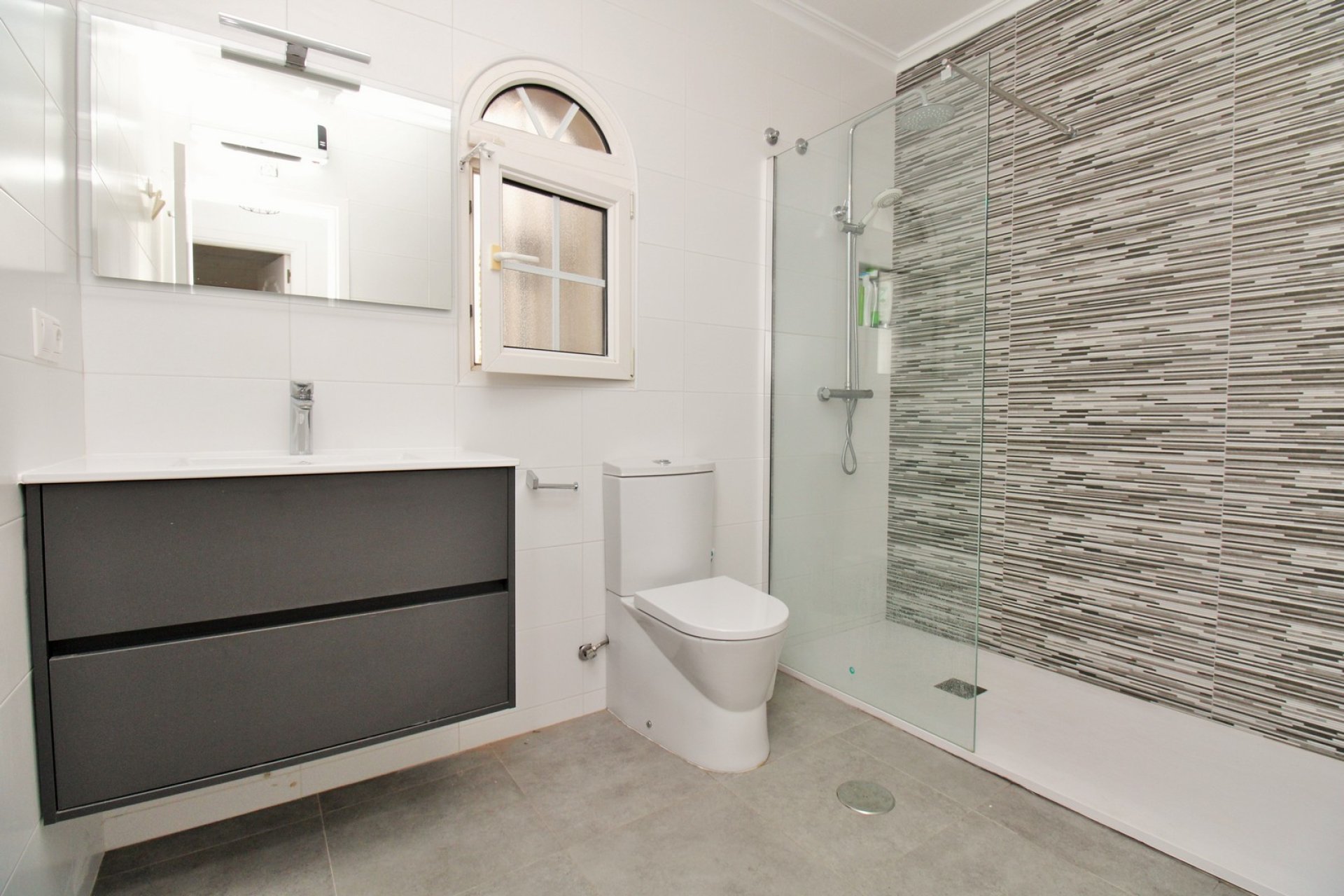 Resale - Villa - Villamartin - Los Dolses