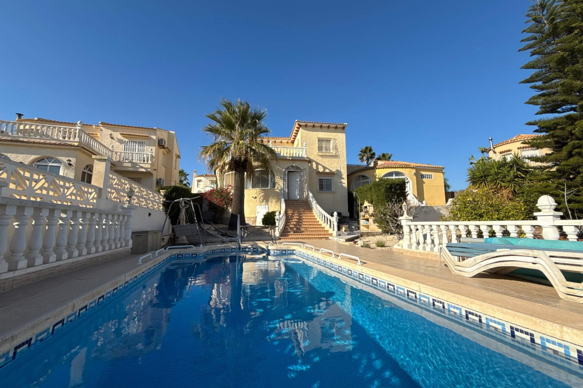 Resale - Villa - Villamartin