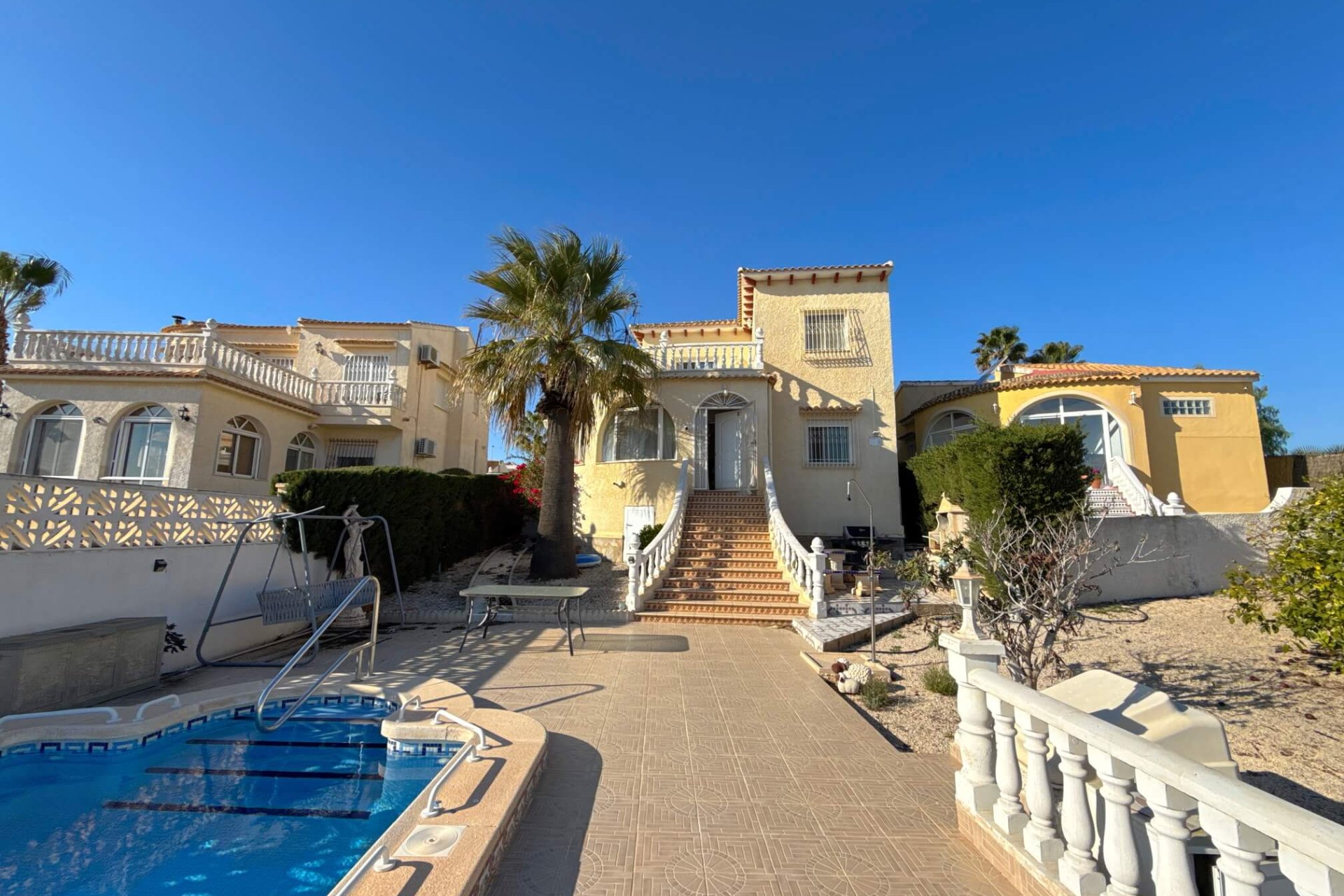 Resale - Villa - Villamartin